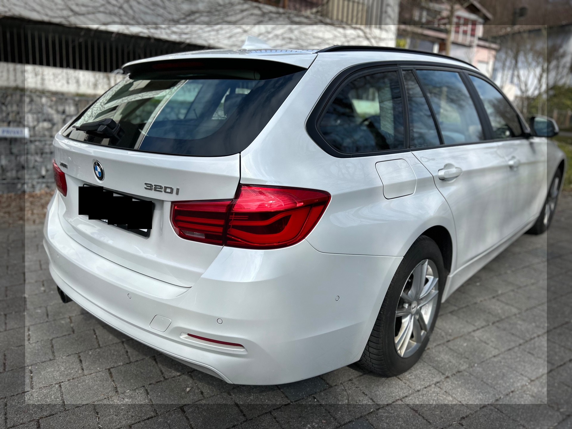 BMW 320i xDrive Touring Steptronic-image-6