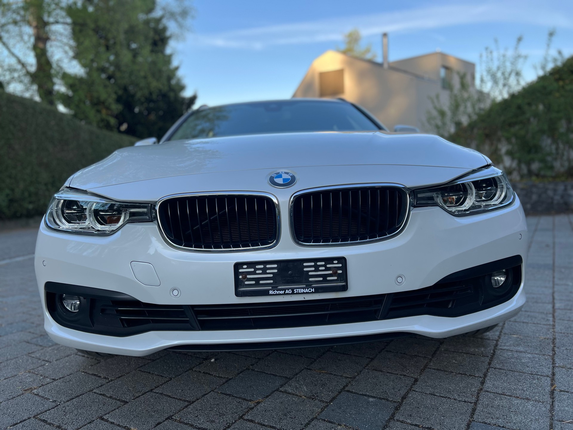 BMW 320i xDrive Touring Steptronic-image-3