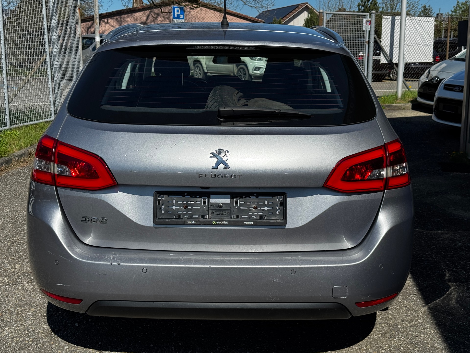 PEUGEOT 308 SW 1.2 Pure Tech Allure-image-4