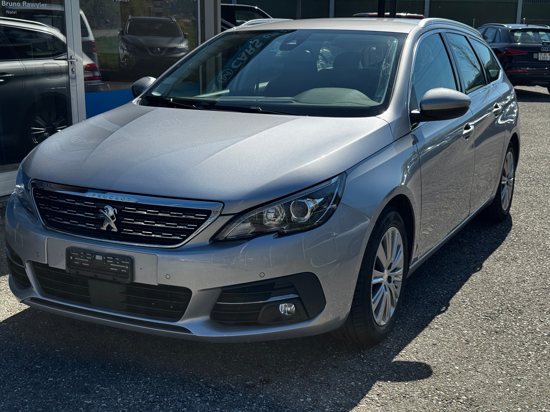 PEUGEOT 308 SW 1.2 Pure Tech Allure-image-1