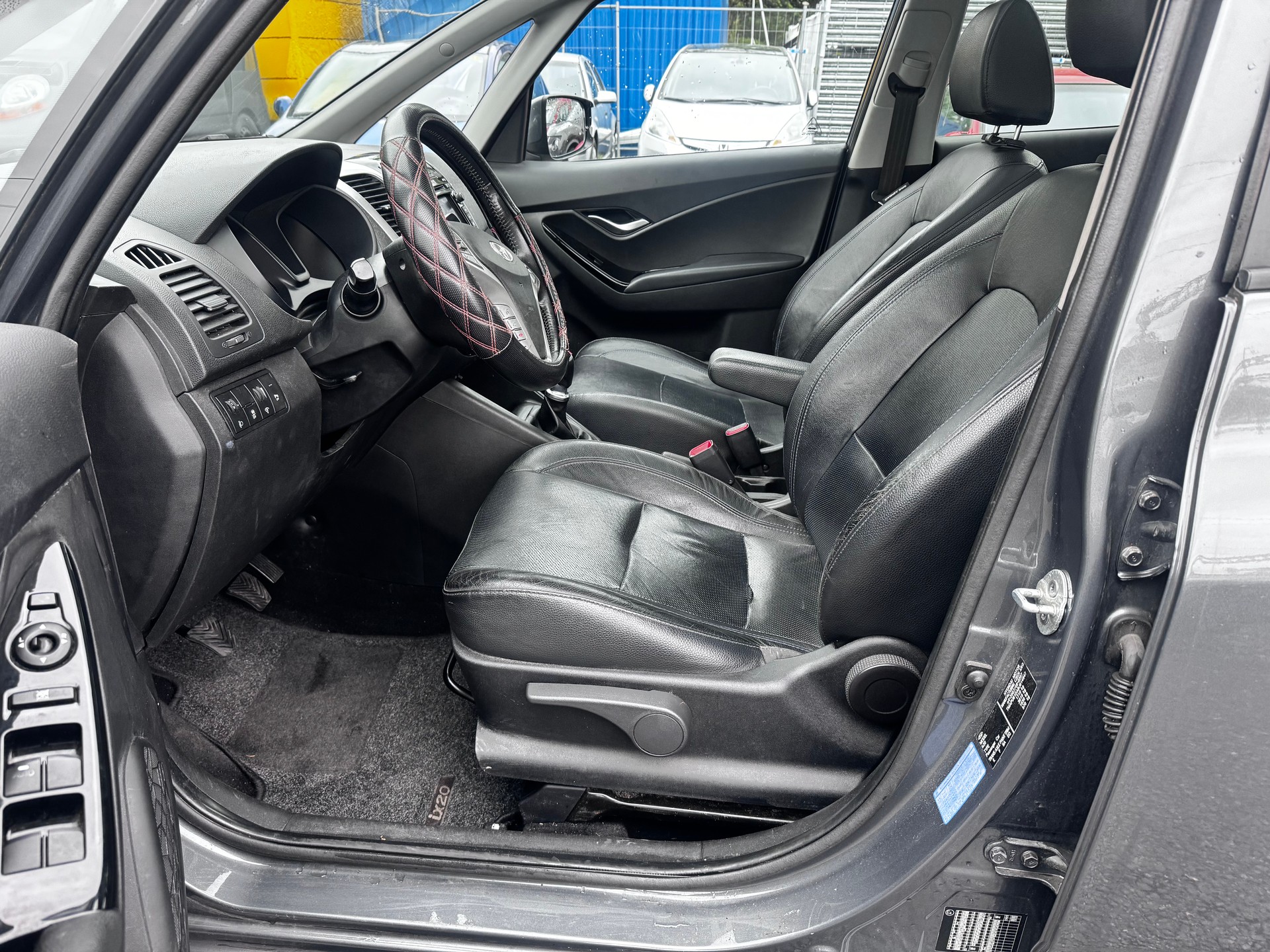 HYUNDAI iX20 1.6 Premium-image-6
