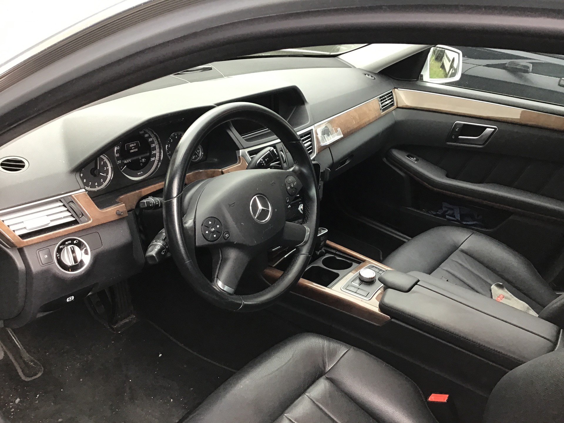 MERCEDES-BENZ E 350 CGI BlueEfficiency Elégance 7G-Tronic-image-11
