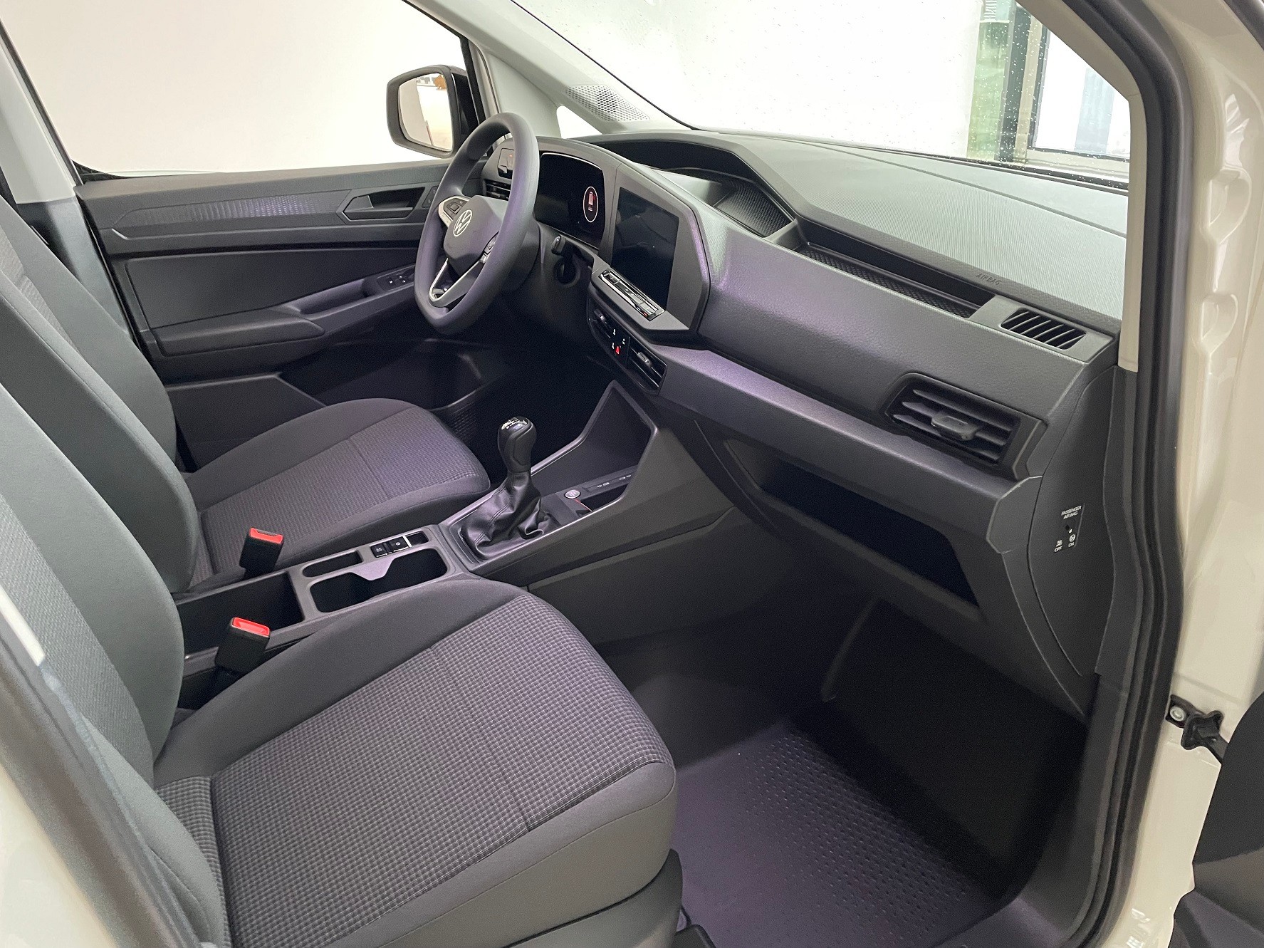 VW Caddy Cargo 2.0TDI Entry-image-5