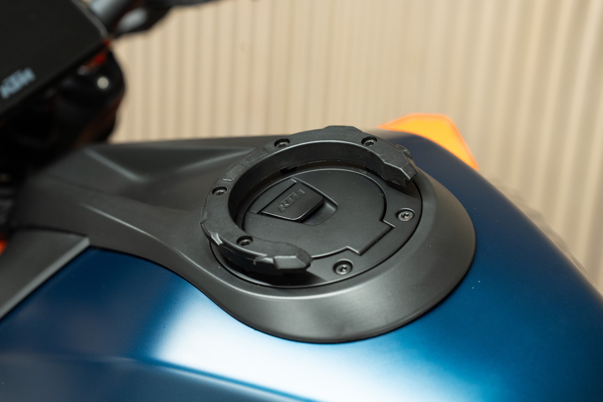 KTM 1290 Super Duke R-showroom-element-3