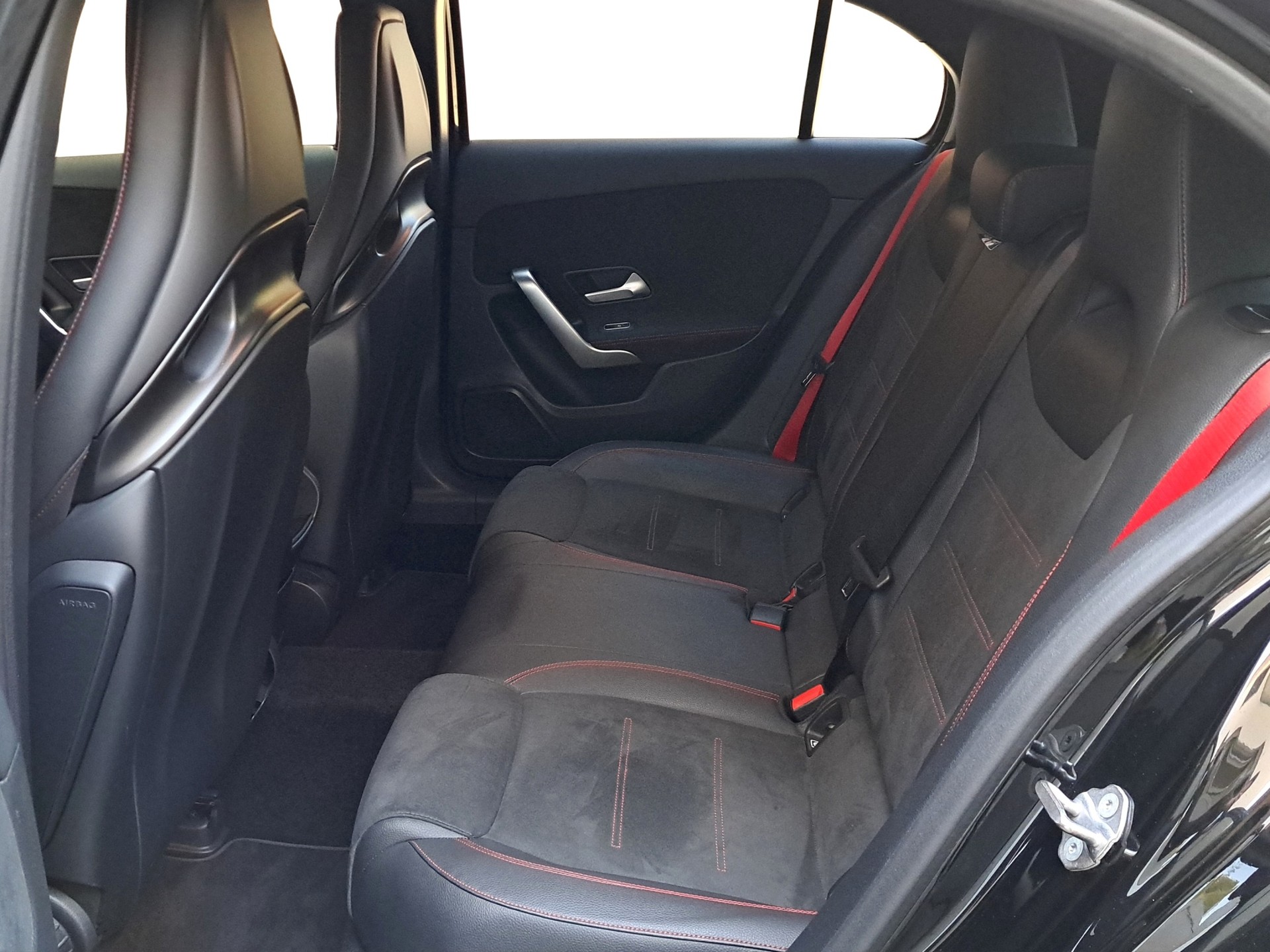 MERCEDES-BENZ A 35 AMG 4Matic Speedshift Night Paket-image-11
