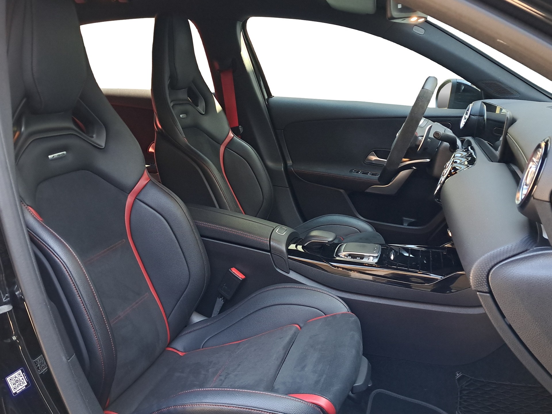 MERCEDES-BENZ A 35 AMG 4Matic Speedshift Night Paket-image-7