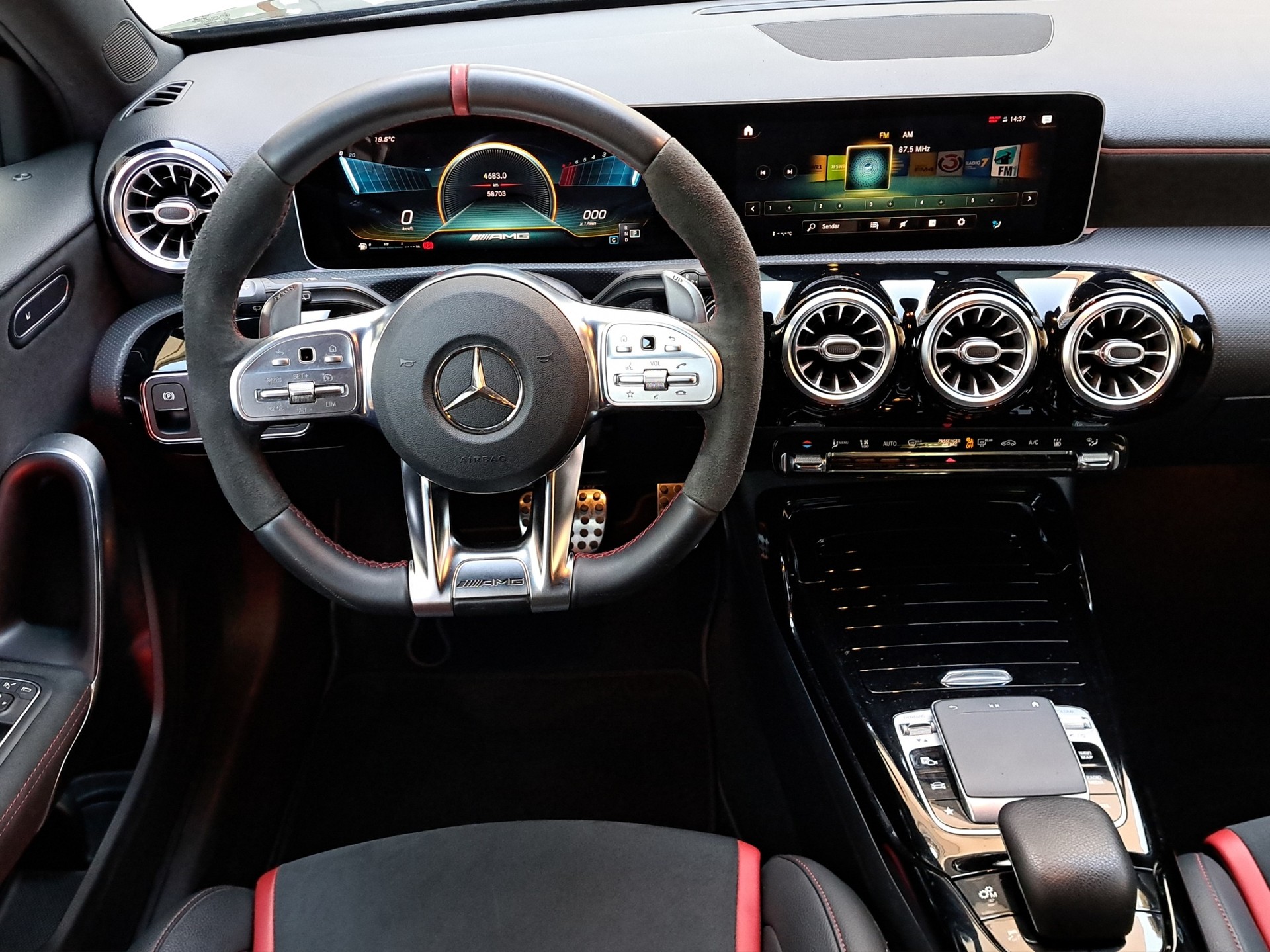 MERCEDES-BENZ A 35 AMG 4Matic Speedshift Night Paket-image-8
