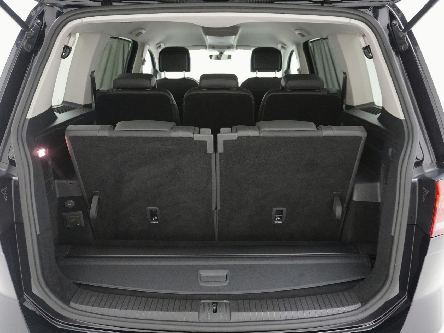 VW Touran 2.0 TDI DSG Highline **7-Plätzer**-image-11