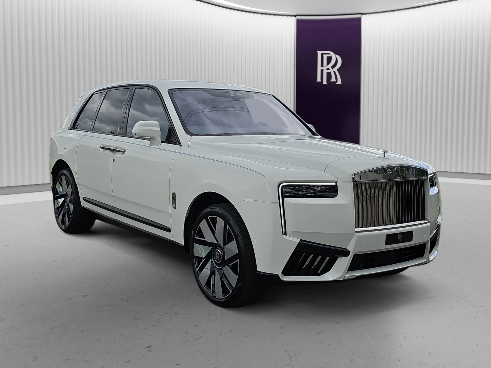 ROLLS-ROYCE Cullinan Serie II - Silver Badge - Vorführwagen-showroom-element-3