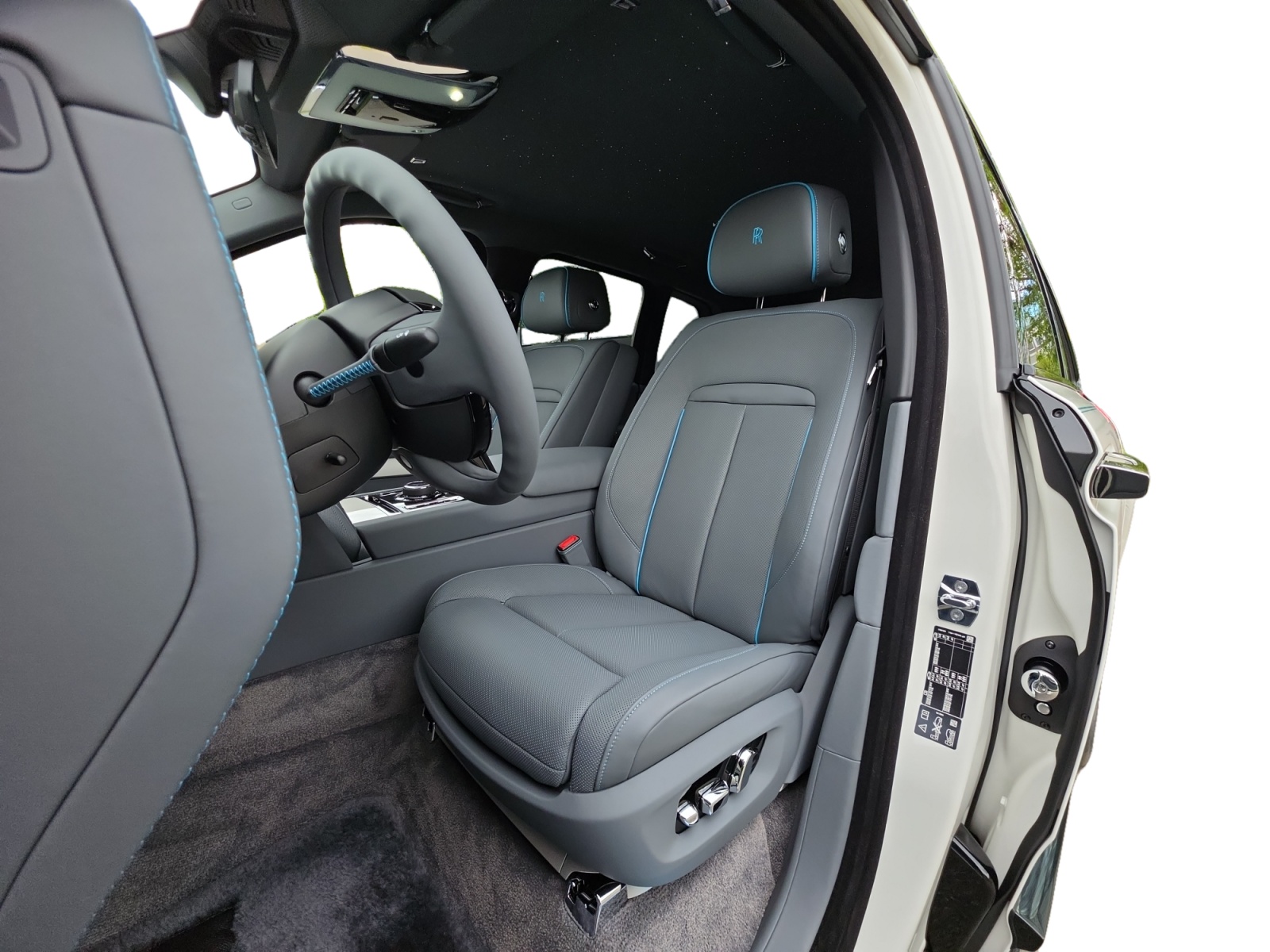ROLLS-ROYCE Cullinan Serie II - Silver Badge - Vorführwagen-image-6