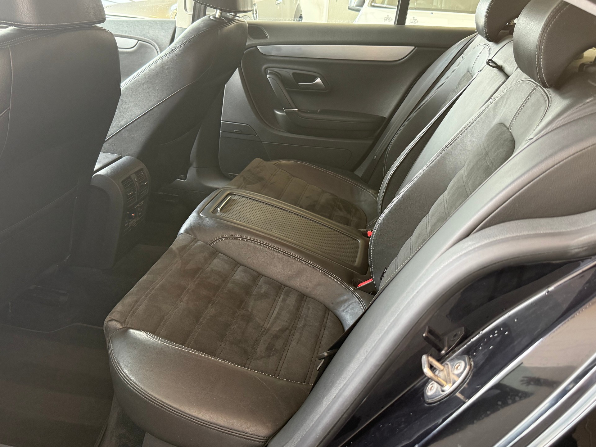 VW Passat CC 3.6 V6 FSI 4Motion-image-8
