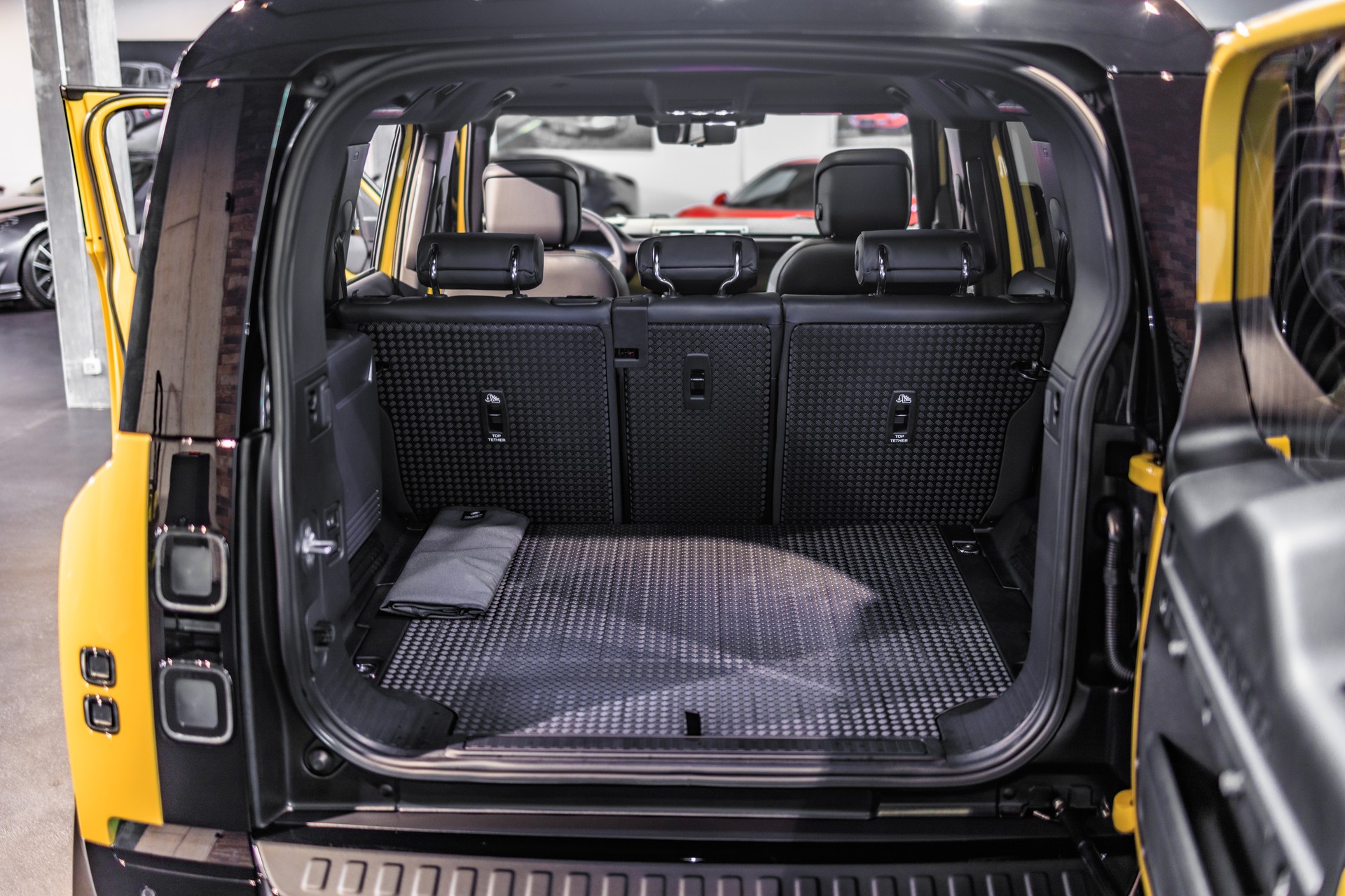 LAND ROVER Defender 110 3.0 D I6 350 Trophy Edition Yellow AWD AT8-image-15