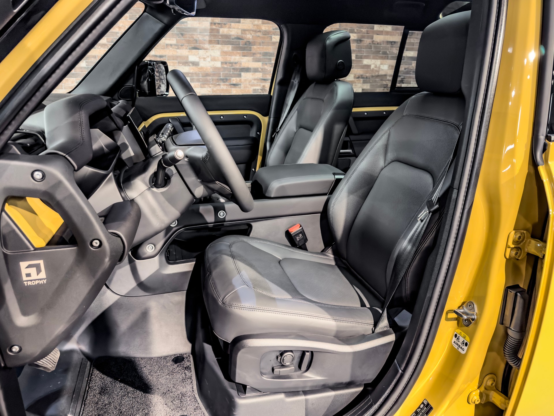 LAND ROVER Defender 110 3.0 D I6 350 Trophy Edition Yellow AWD AT8-image-7