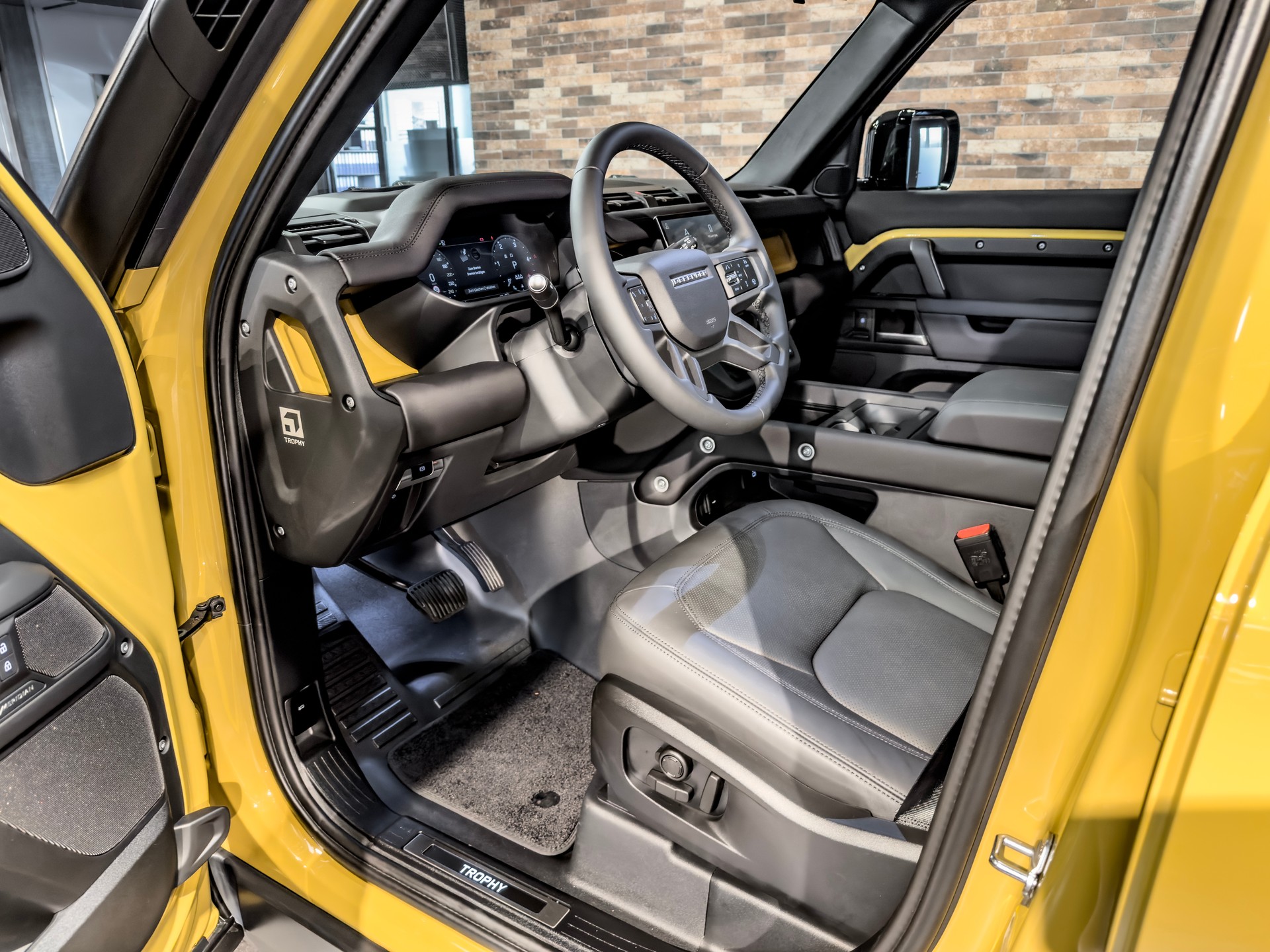 LAND ROVER Defender 110 3.0 D I6 350 Trophy Edition Yellow AWD AT8-image-6