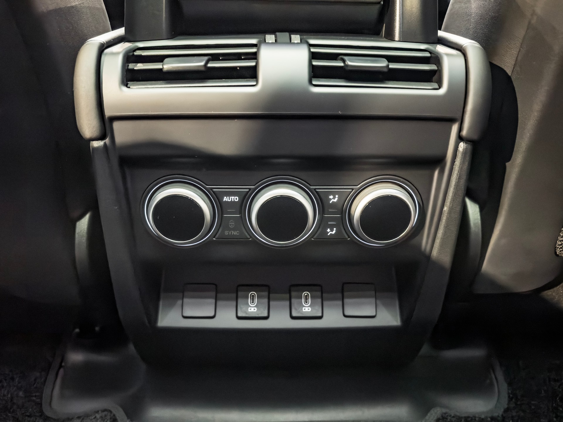 LAND ROVER Defender 110 3.0 D I6 350 Trophy Edition Yellow AWD AT8-image-9