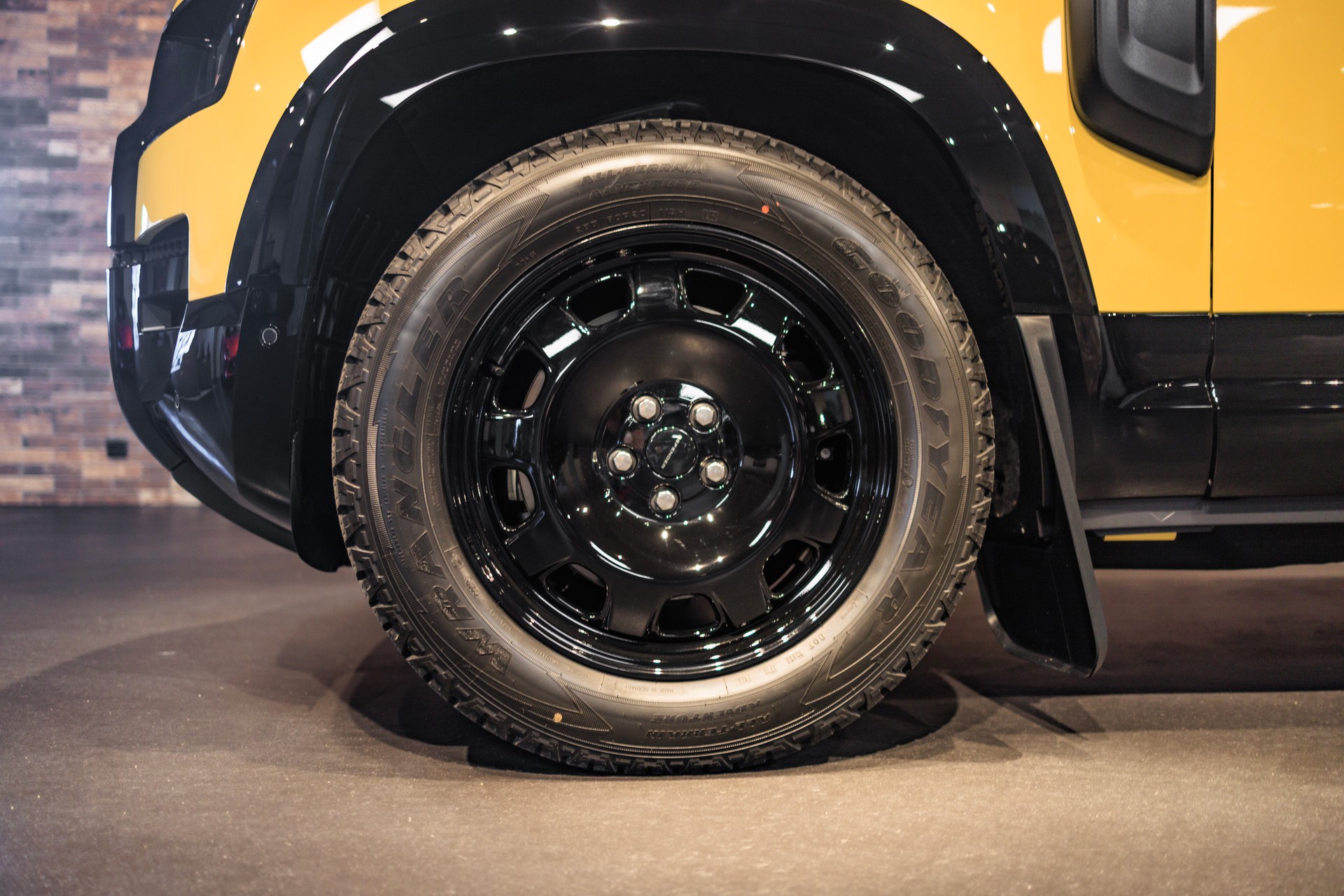 LAND ROVER Defender 110 3.0 D I6 350 Trophy Edition Yellow AWD AT8-image-13