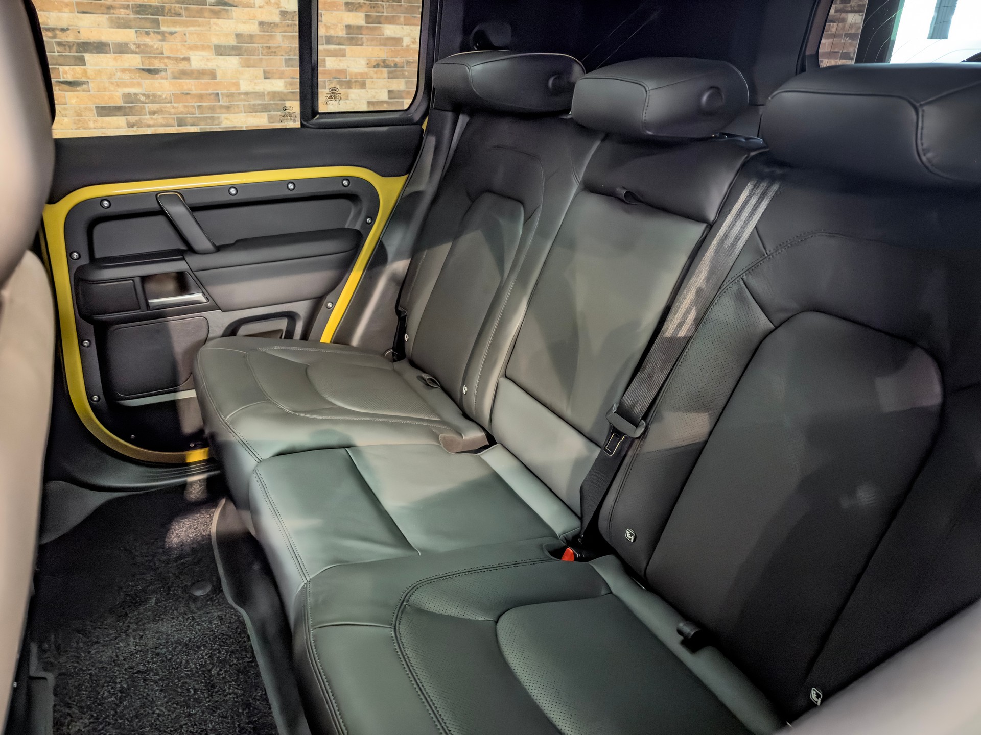 LAND ROVER Defender 110 3.0 D I6 350 Trophy Edition Yellow AWD AT8-image-8