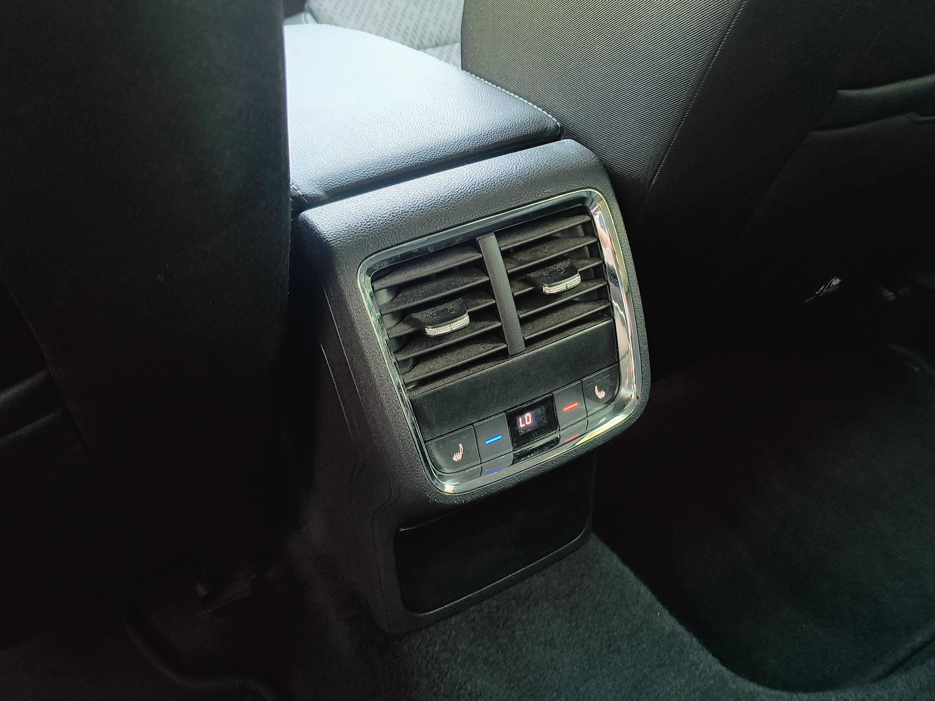 SKODA Octavia Combi 2.0 TDI Style-image-13