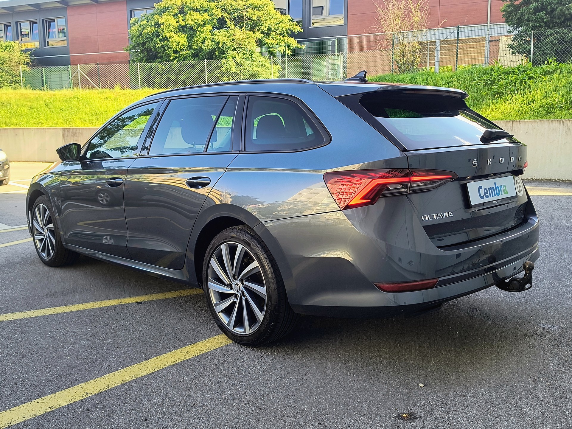 SKODA Octavia Combi 2.0 TDI Style-image-3