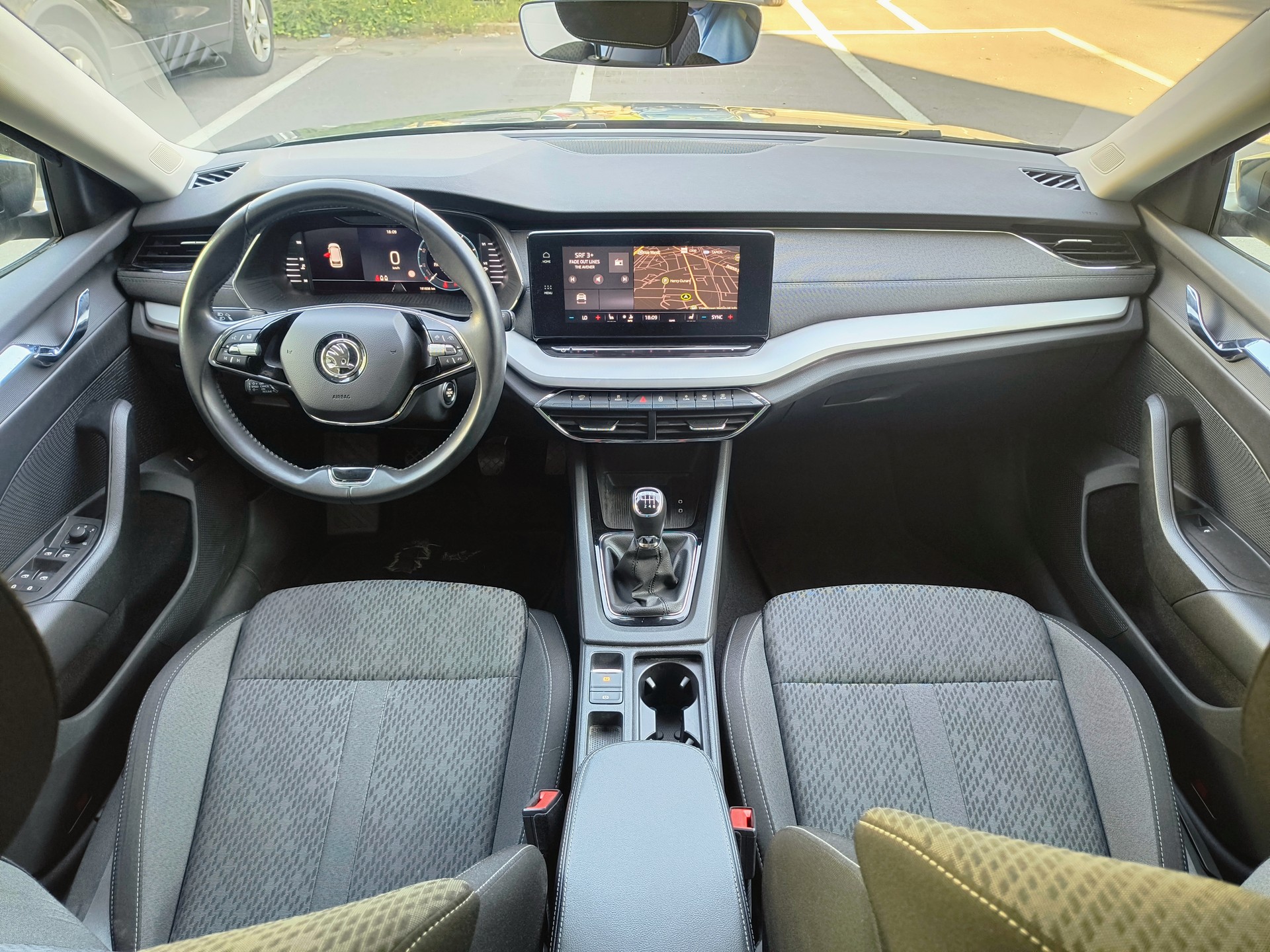 SKODA Octavia Combi 2.0 TDI Style-image-6