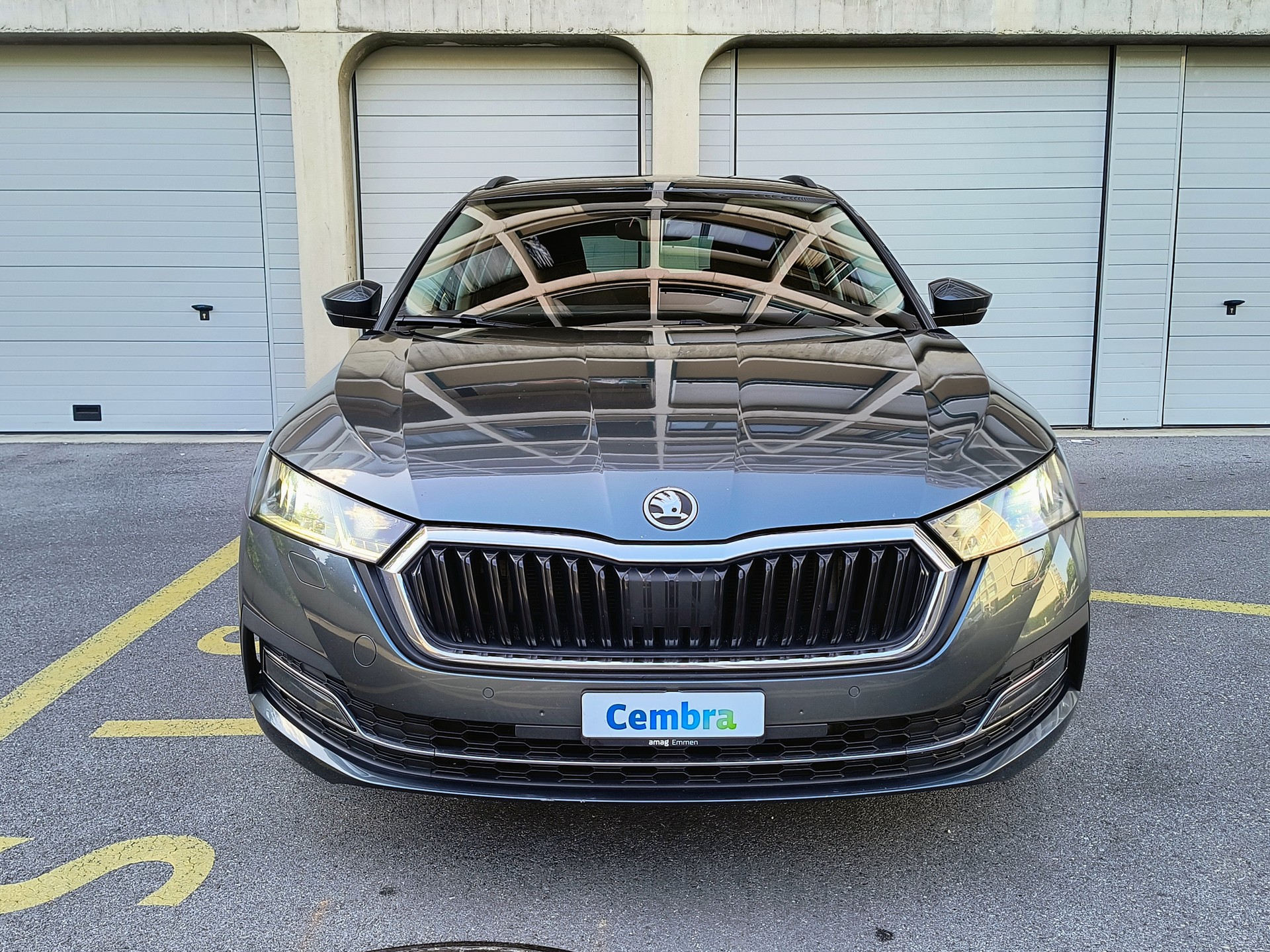 SKODA Octavia Combi 2.0 TDI Style-image-2