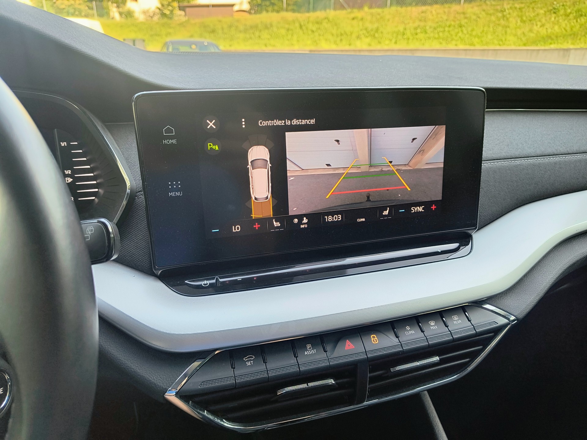 SKODA Octavia Combi 2.0 TDI Style-image-8