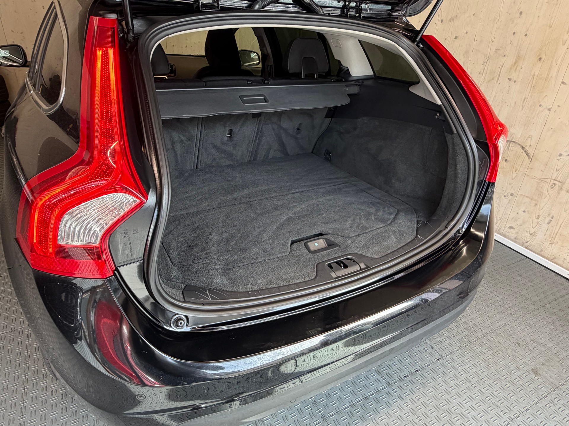 VOLVO V60 D3 Geartronic-image-13