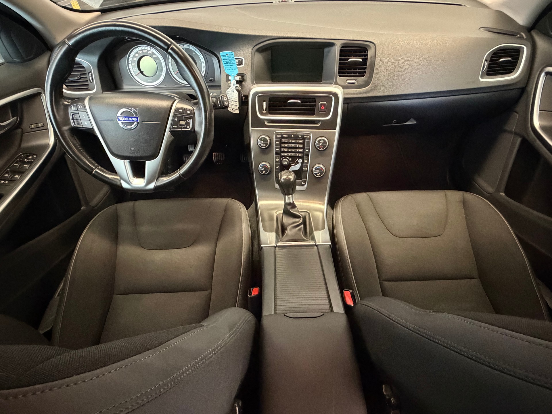 VOLVO V60 D3 Geartronic-image-8