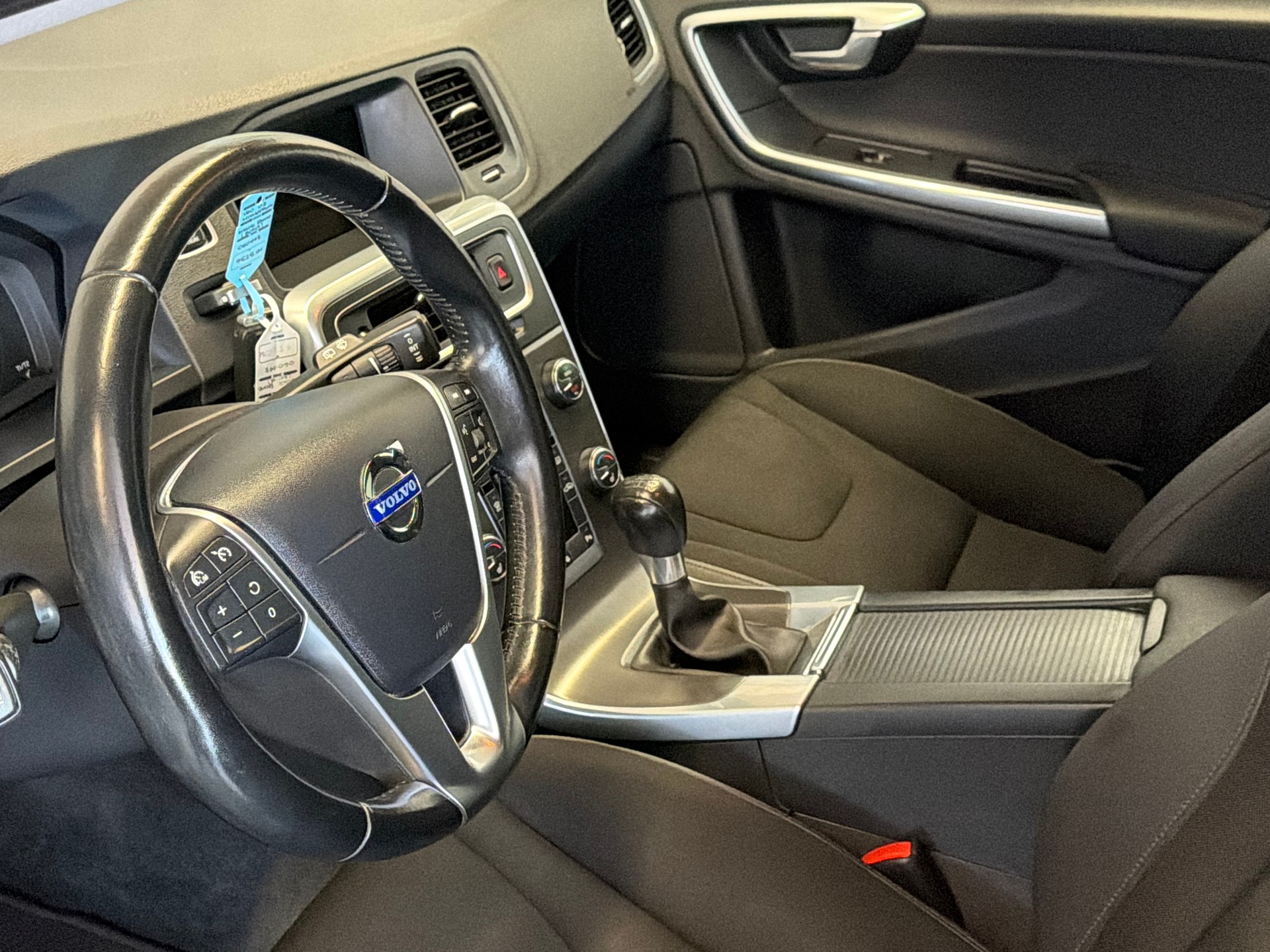 VOLVO V60 D3 Geartronic-image-10