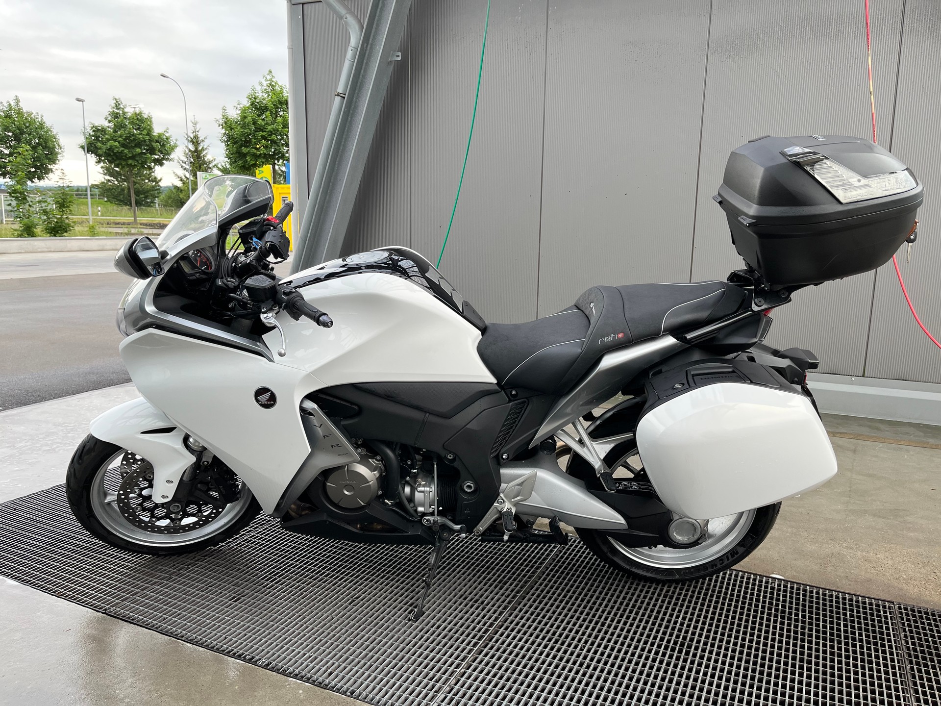 HONDA VFR 1200 FA-image-2
