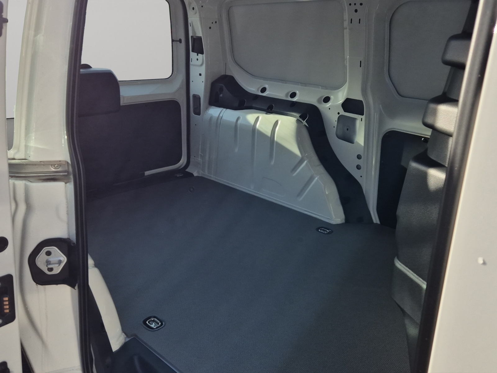 VW Caddy Cargo 2.0TDI Maxi DSG-image-8