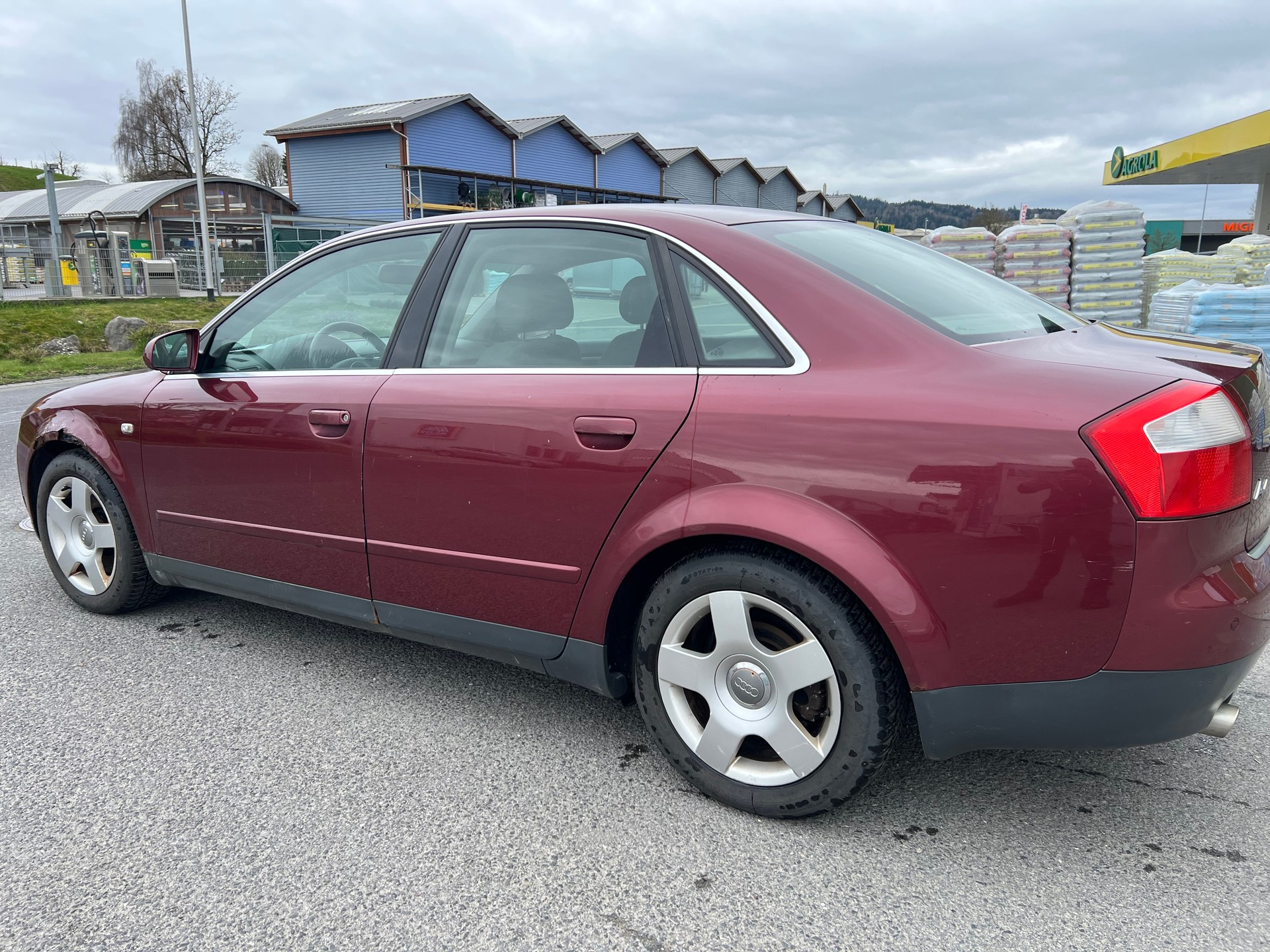 AUDI A4 1.8 T quattro-image-3