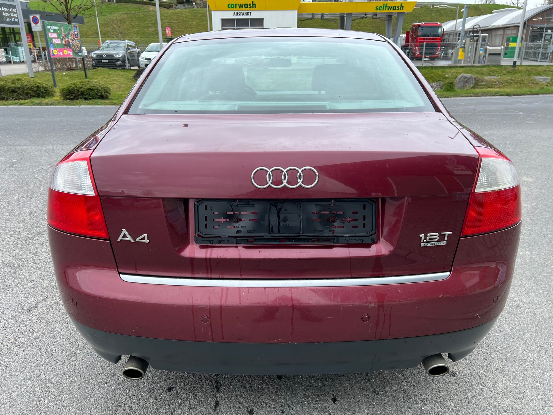 AUDI A4 1.8 T quattro-image-5