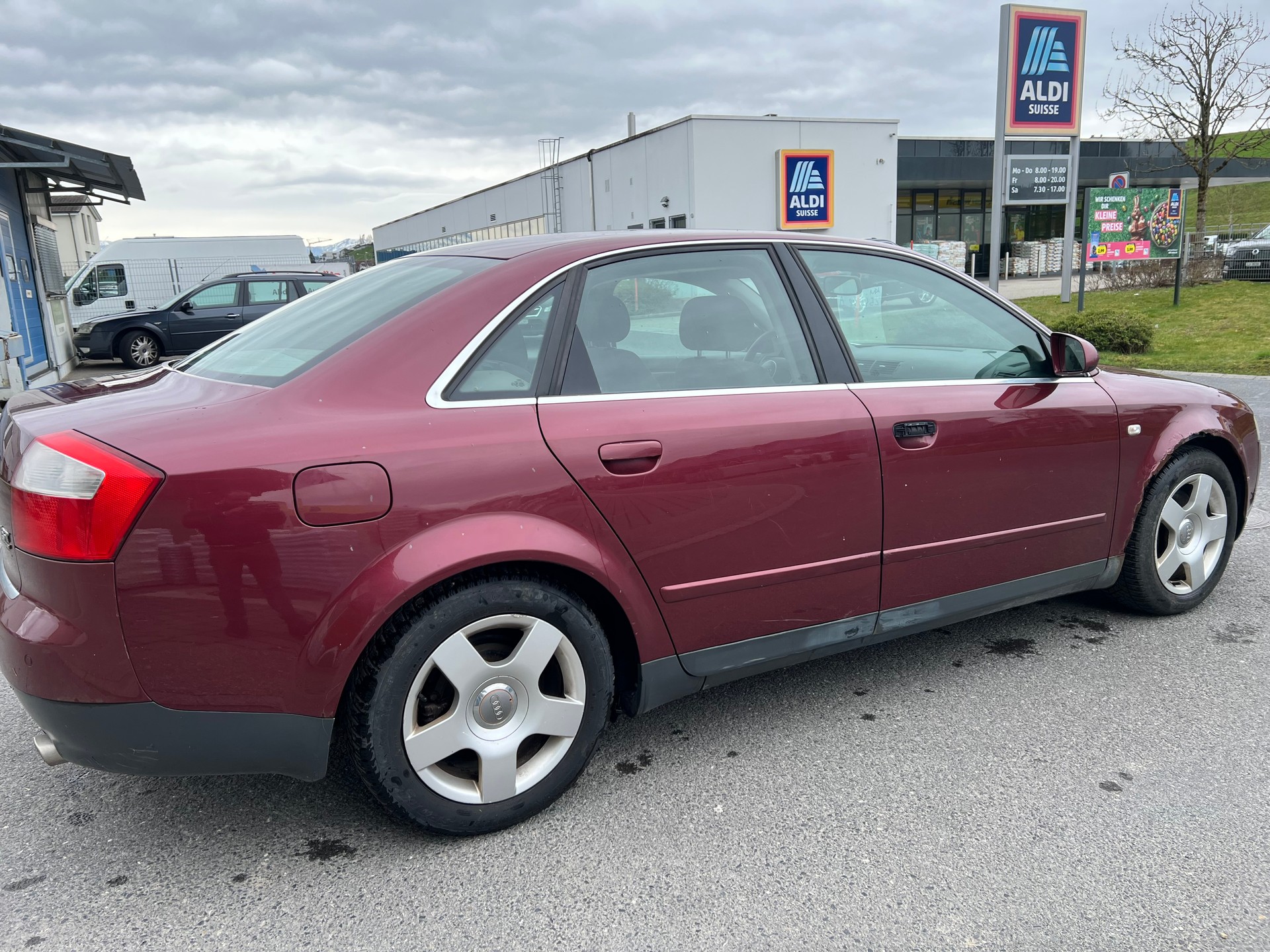 AUDI A4 1.8 T quattro-image-4