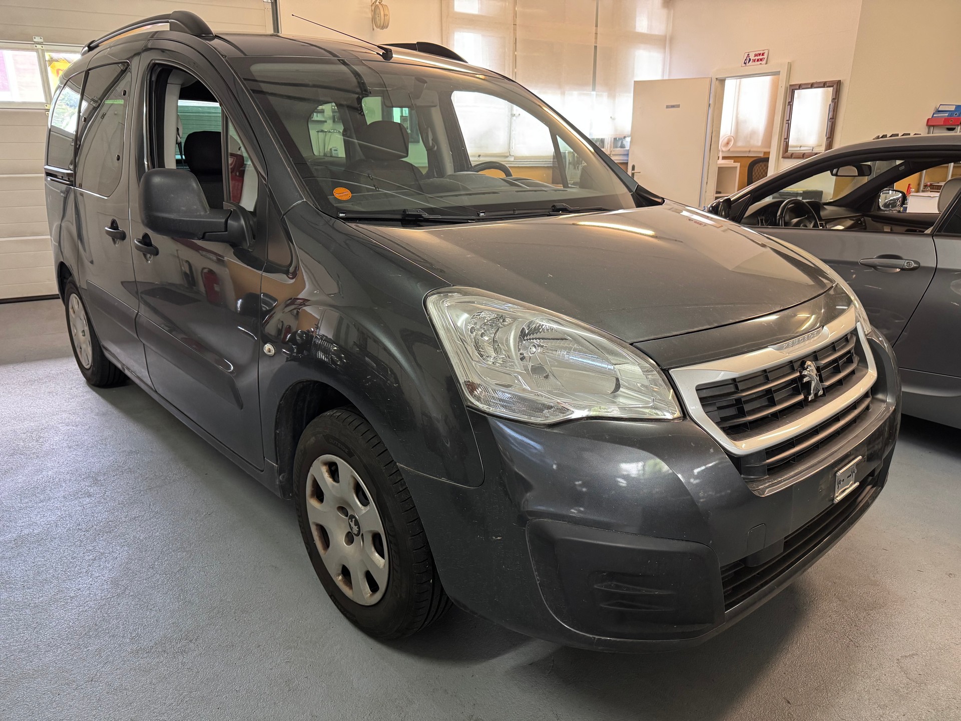 PEUGEOT Partner 1.2 PureTech Active-image-0