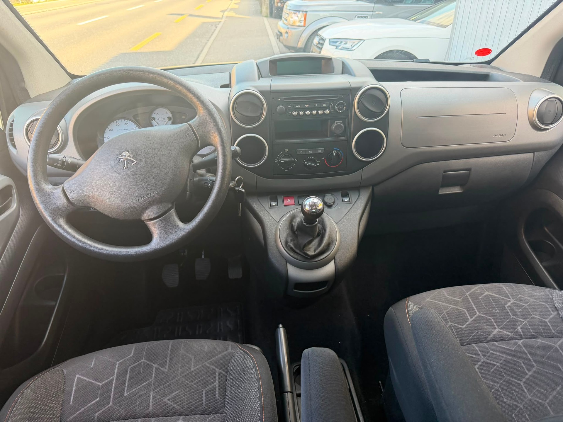 PEUGEOT Partner 1.2 PureTech Active-image-12
