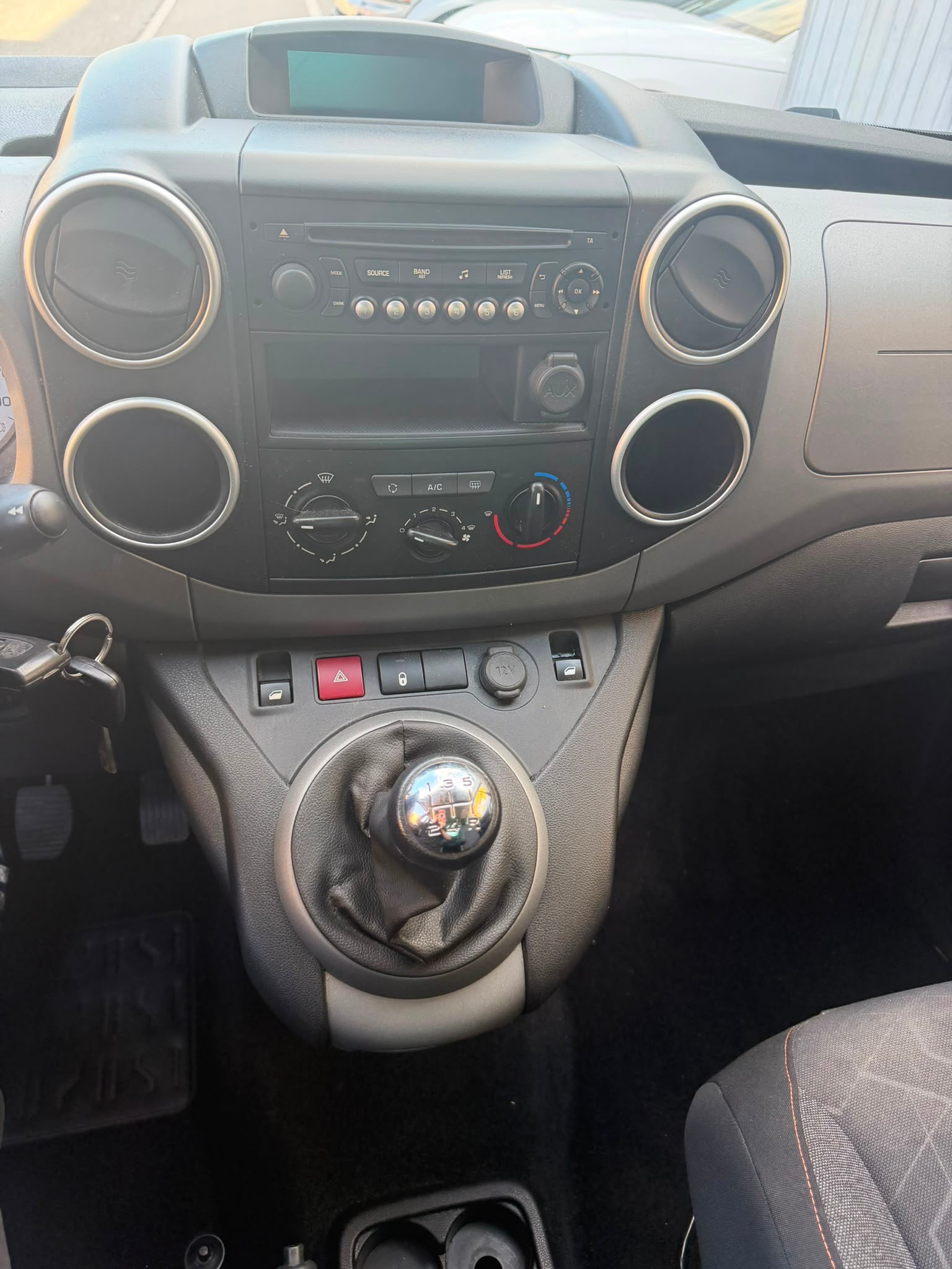 PEUGEOT Partner 1.2 PureTech Active-image-15