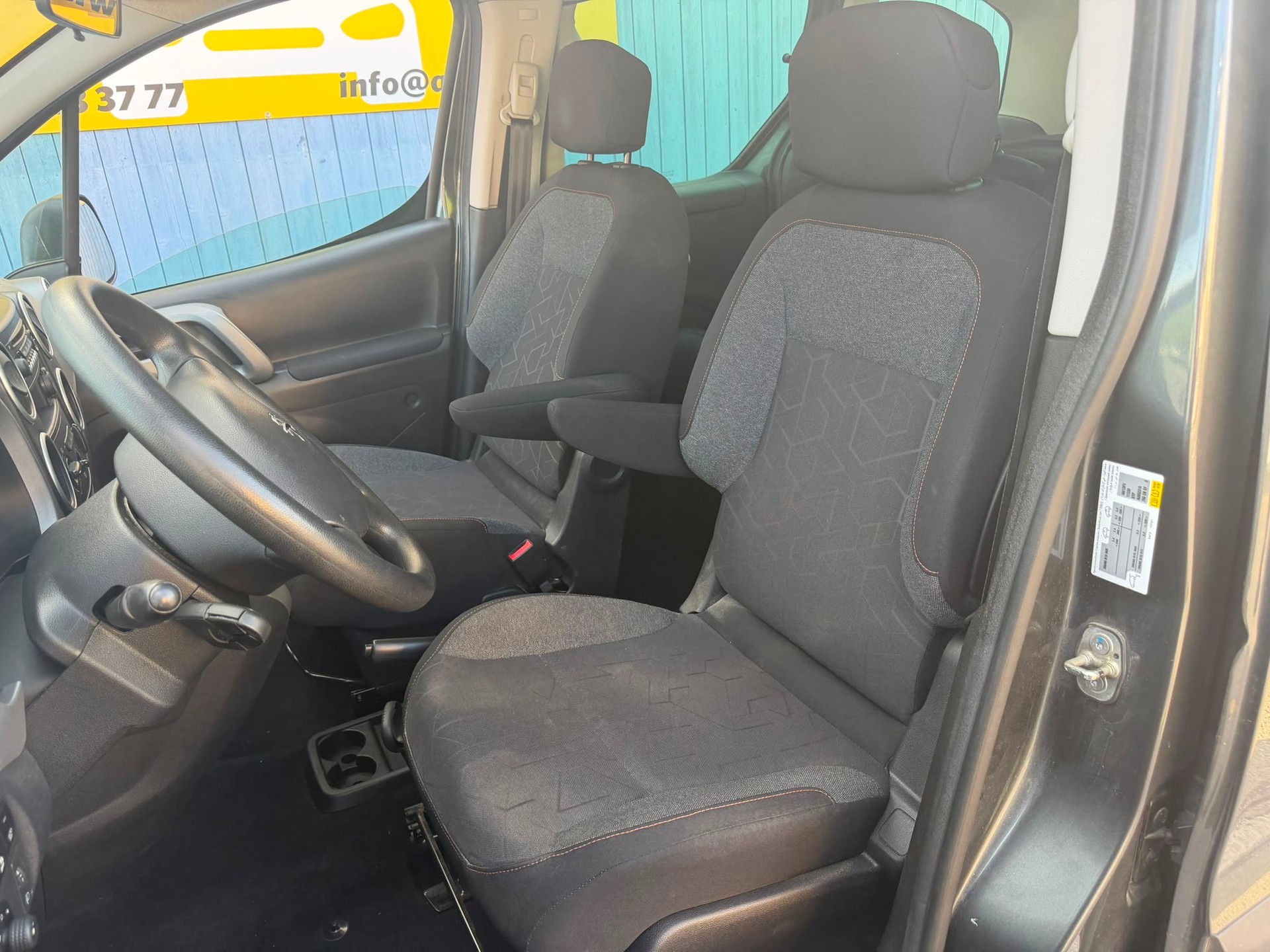 PEUGEOT Partner 1.2 PureTech Active-image-13