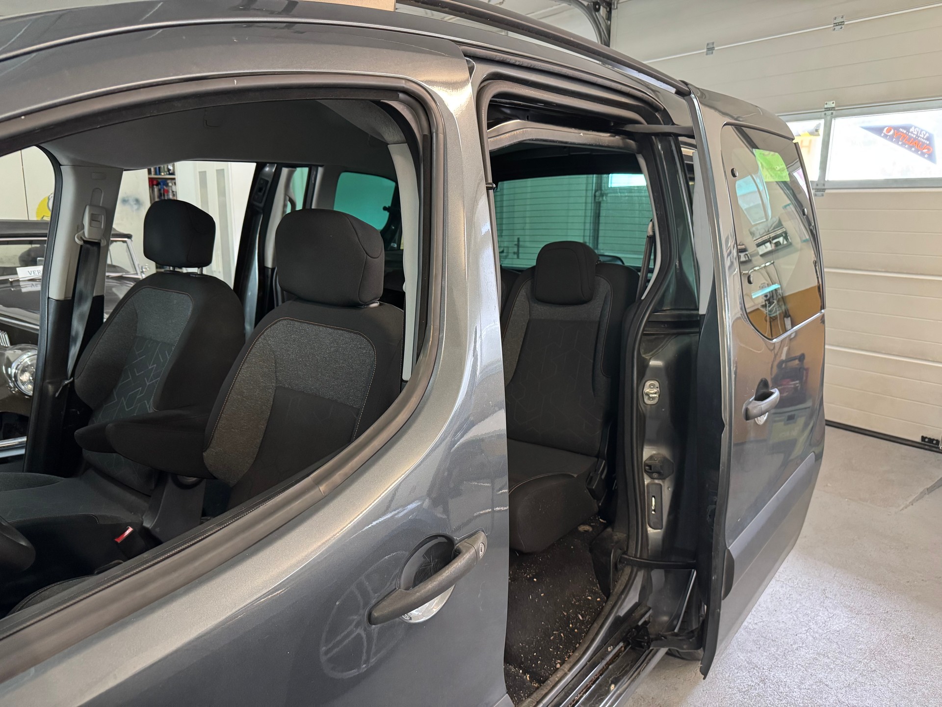 PEUGEOT Partner 1.2 PureTech Active-image-5