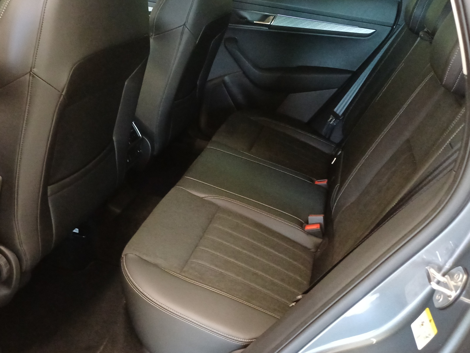 SKODA Karoq 1.5 TSI Dynamic DSG-image-11