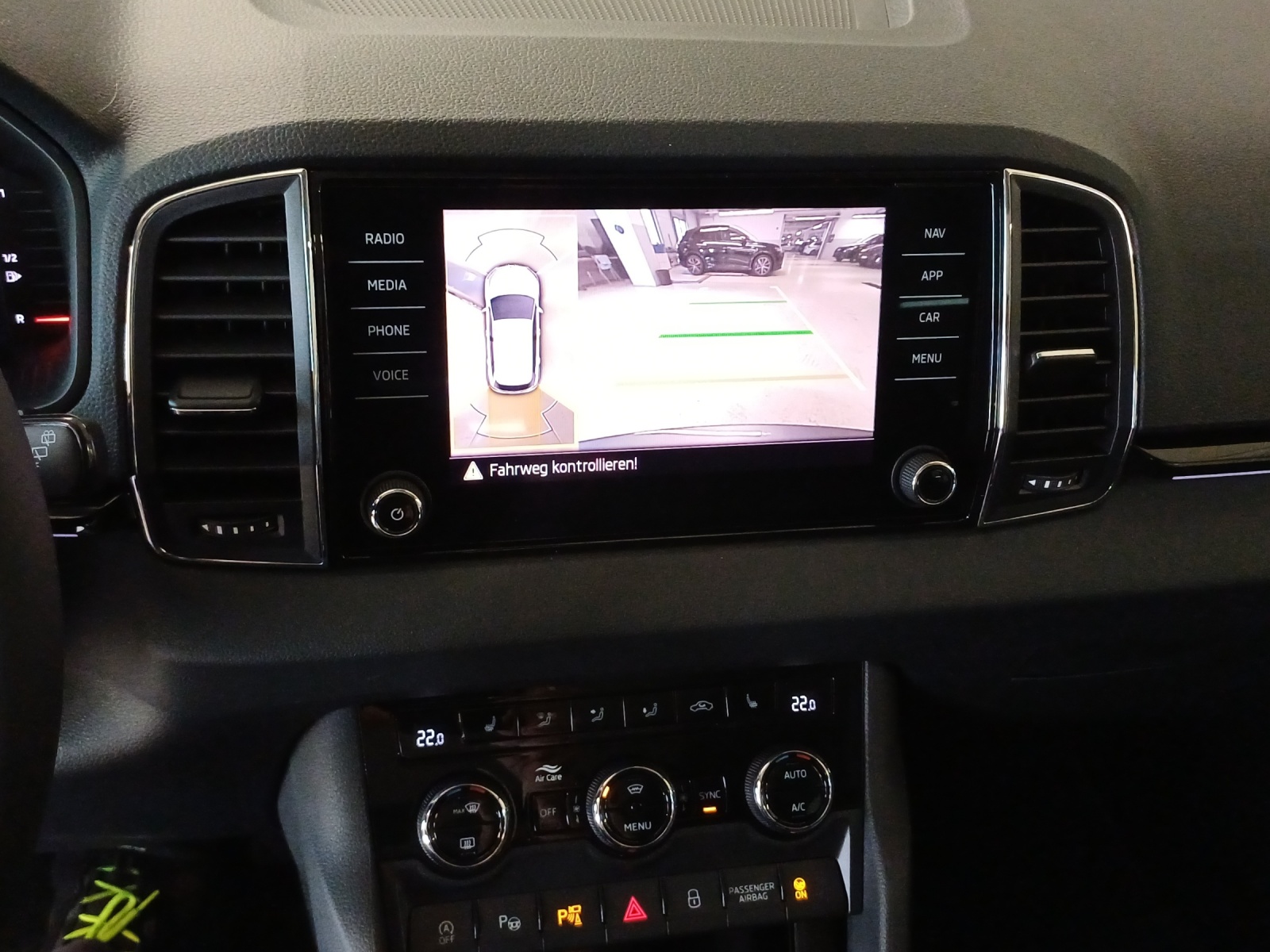 SKODA Karoq 1.5 TSI Dynamic DSG-image-14