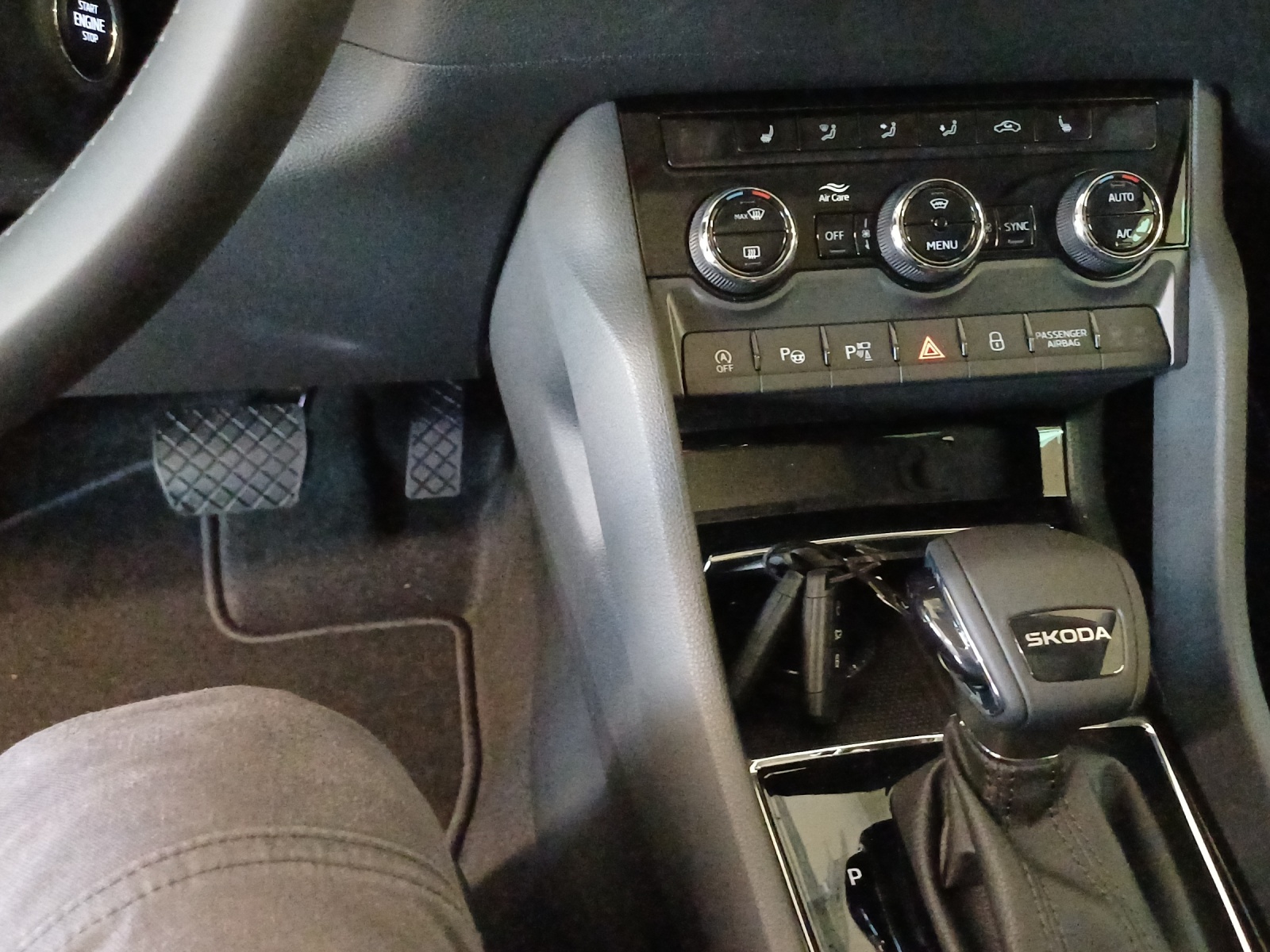 SKODA Karoq 1.5 TSI Dynamic DSG-image-10