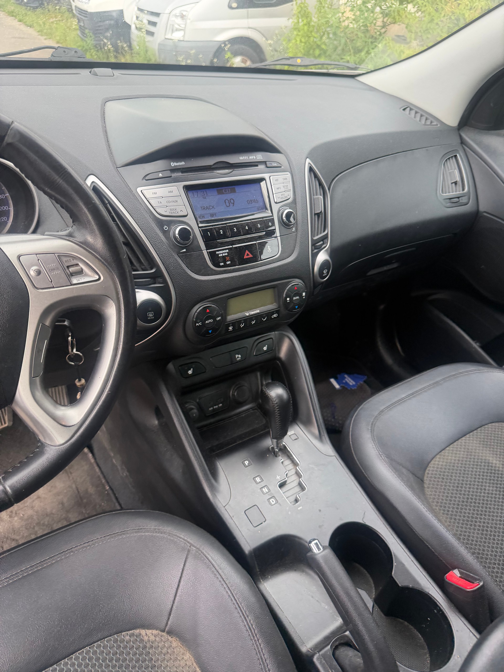 HYUNDAI iX 35 2.0 Style 4WD Automatic-image-11