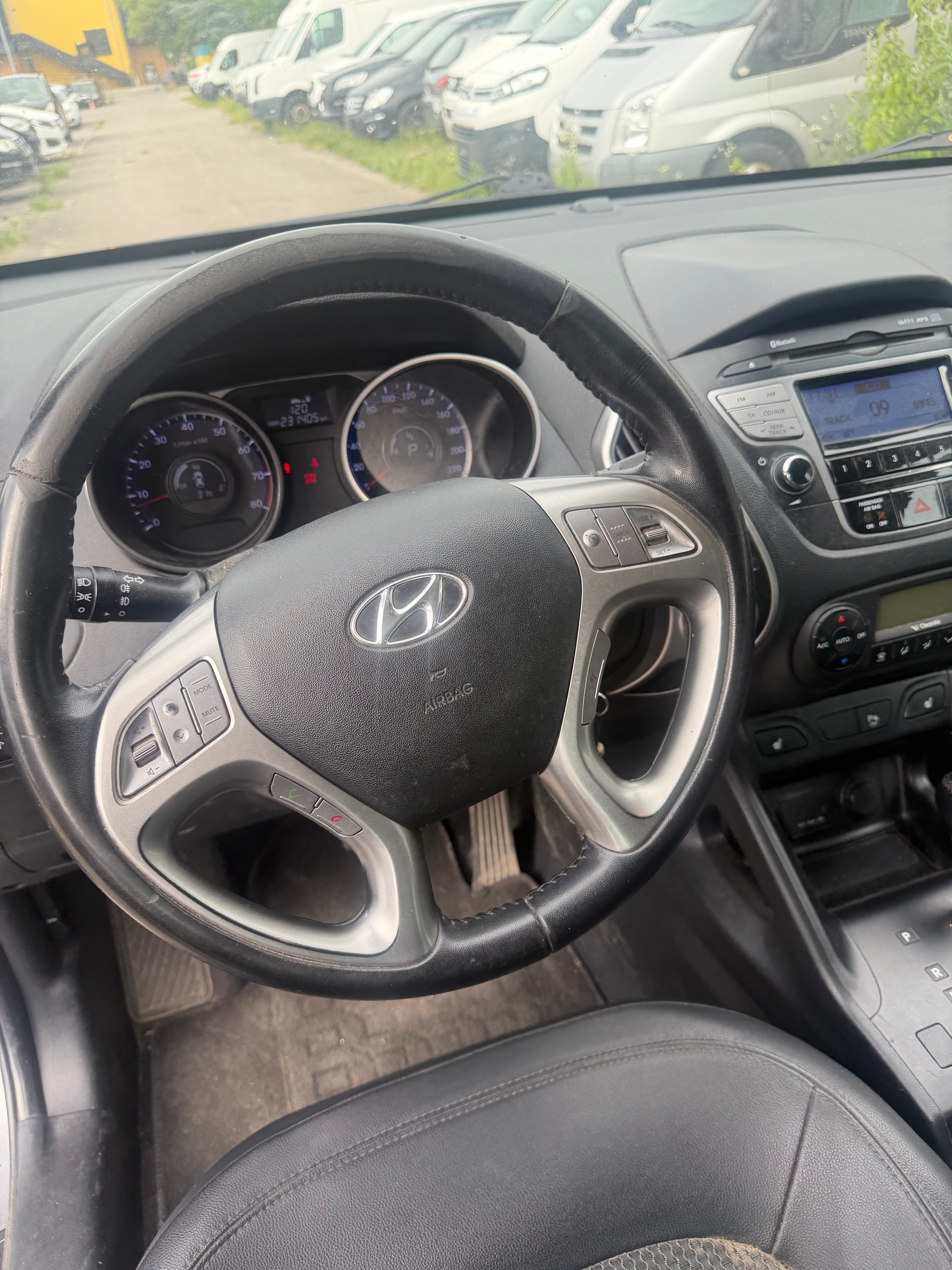 HYUNDAI iX 35 2.0 Style 4WD Automatic-image-10
