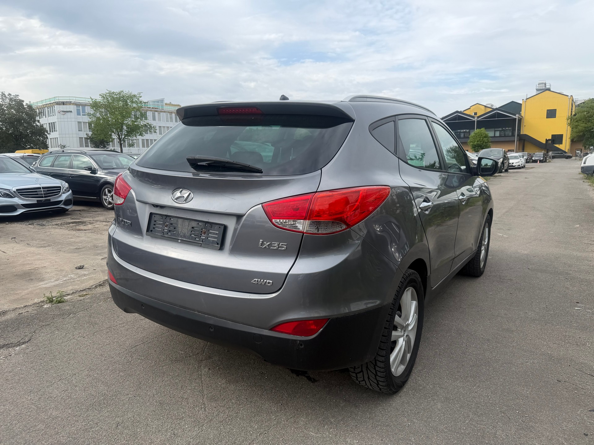 HYUNDAI iX 35 2.0 Style 4WD Automatic-image-4