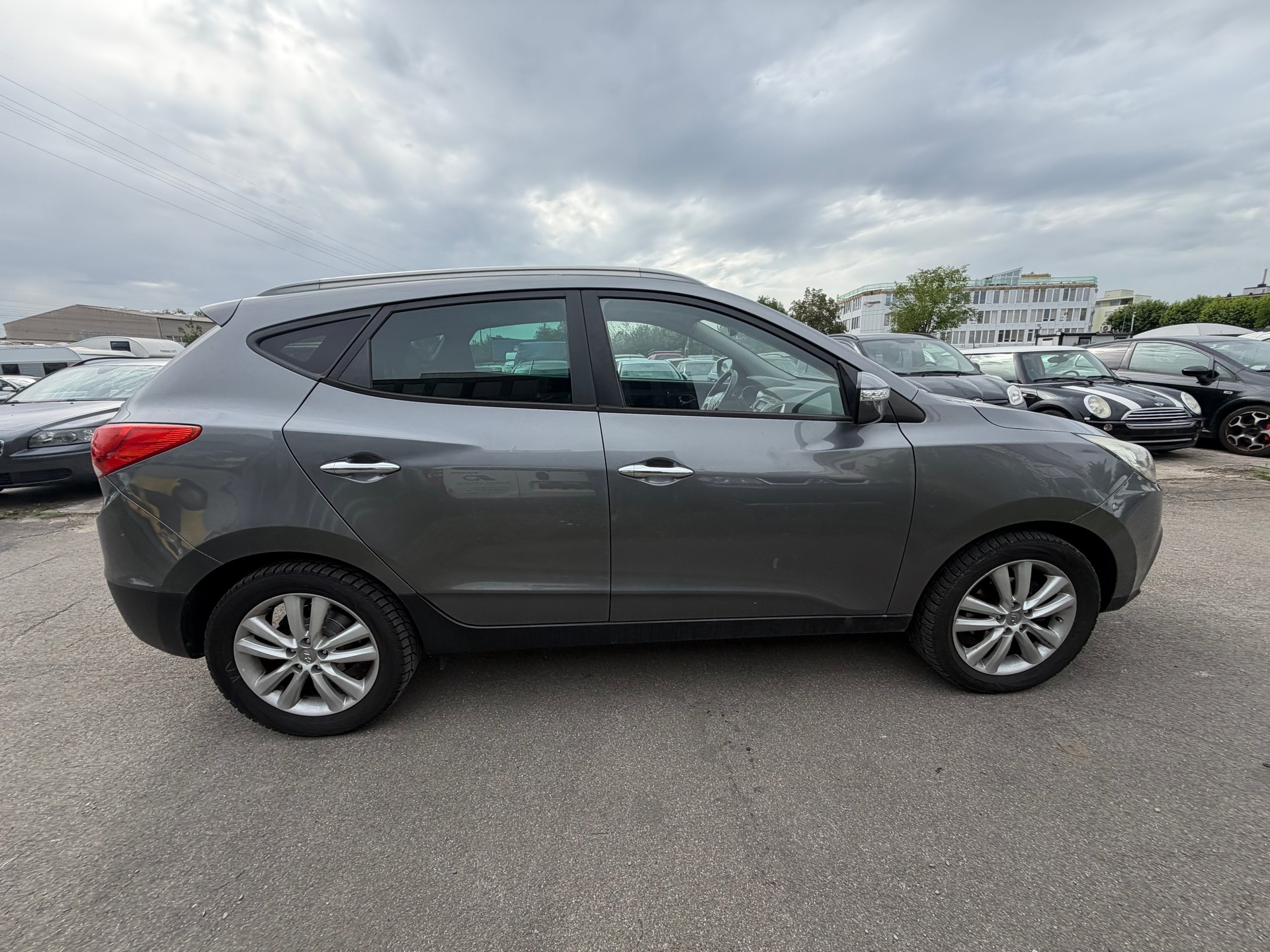 HYUNDAI iX 35 2.0 Style 4WD Automatic-image-3