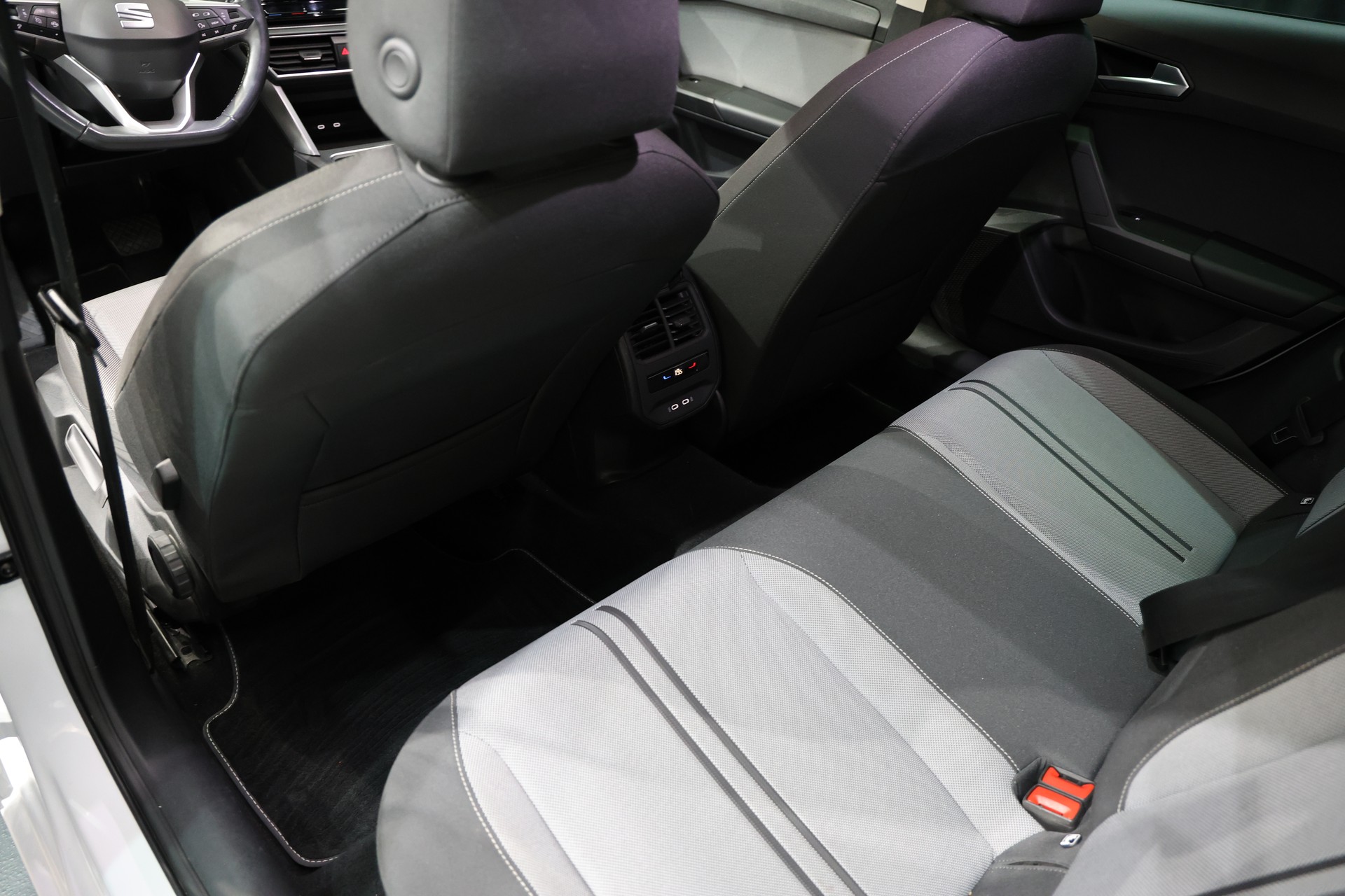 SEAT Leon ST 2.0 TDI EVO DSG Style-image-7