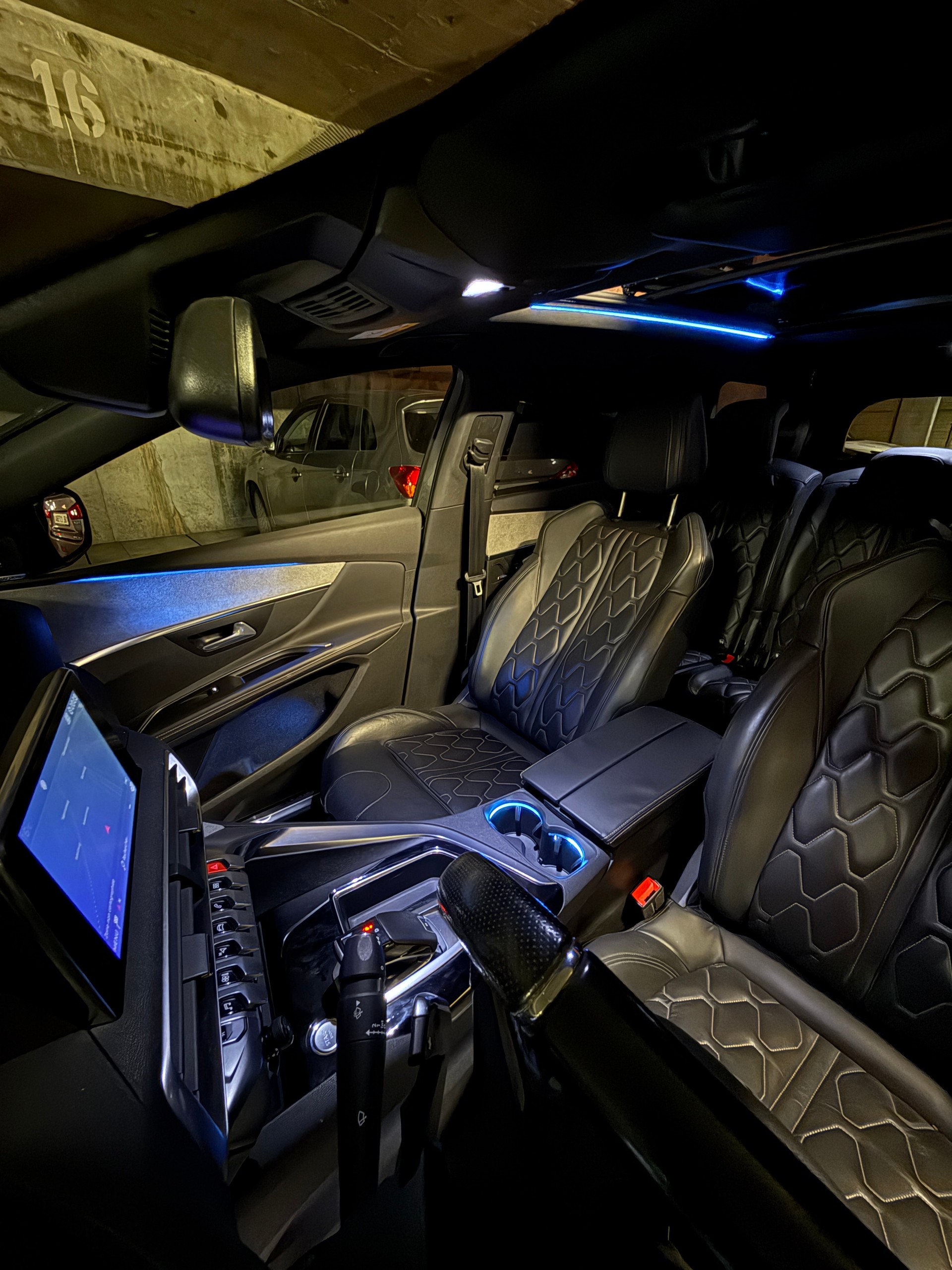 PEUGEOT 5008 2.0 BlueHDi GT EAT-image-11