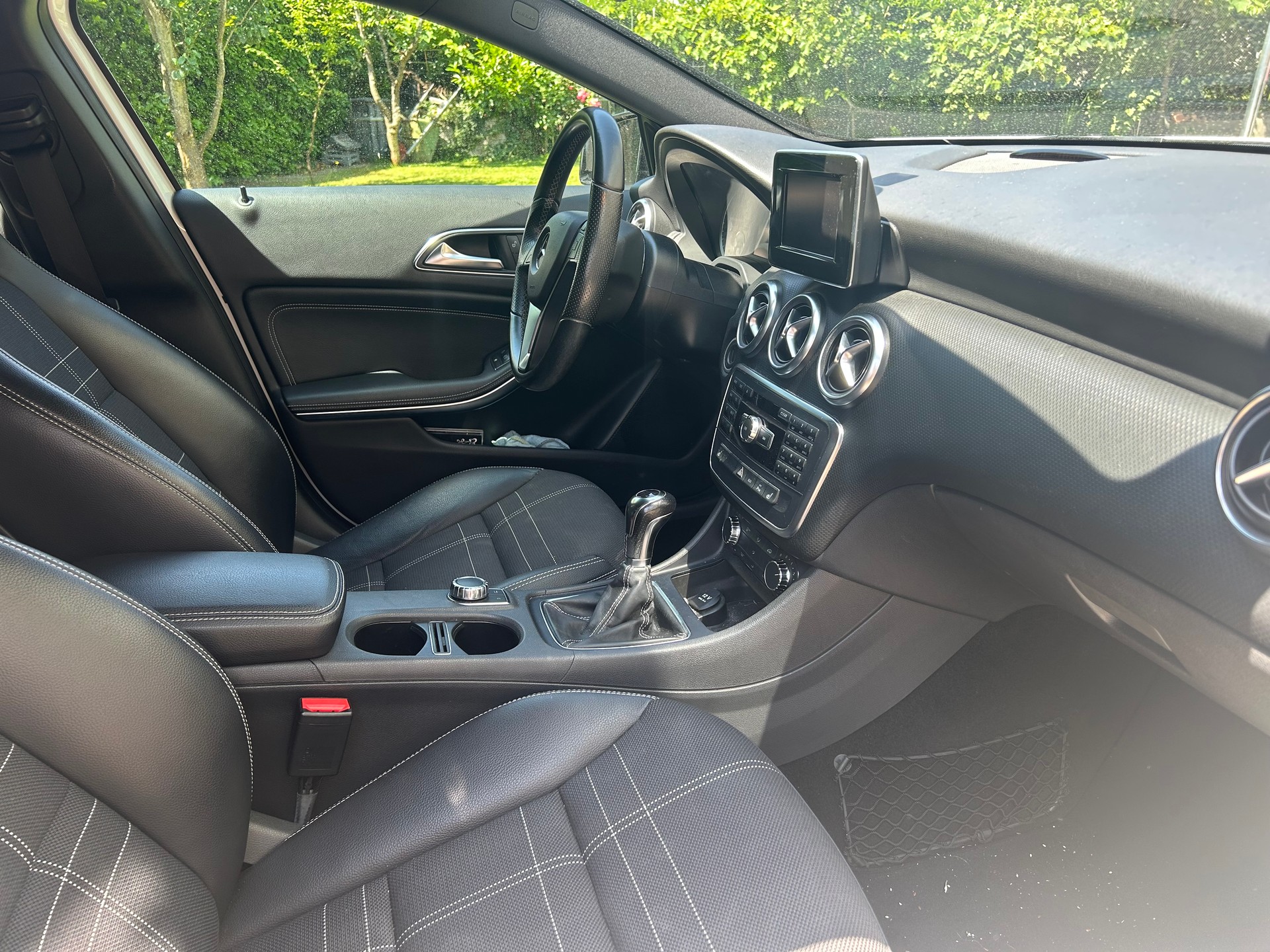 MERCEDES-BENZ A 180 BlueEF-image-2