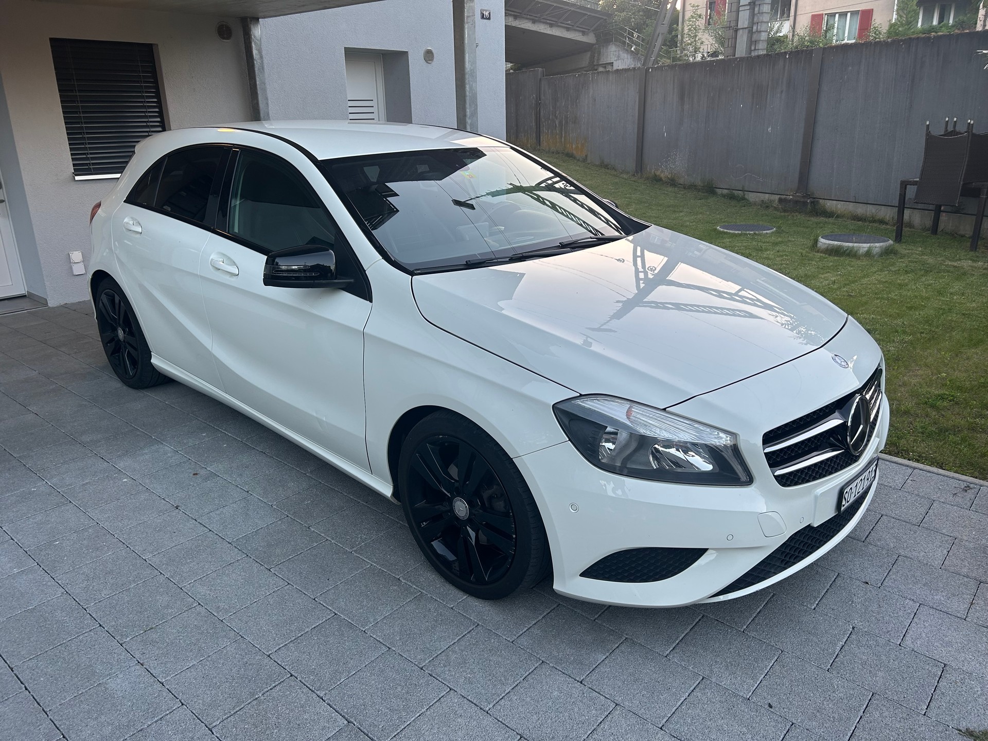 MERCEDES-BENZ A 180 BlueEF-image-0